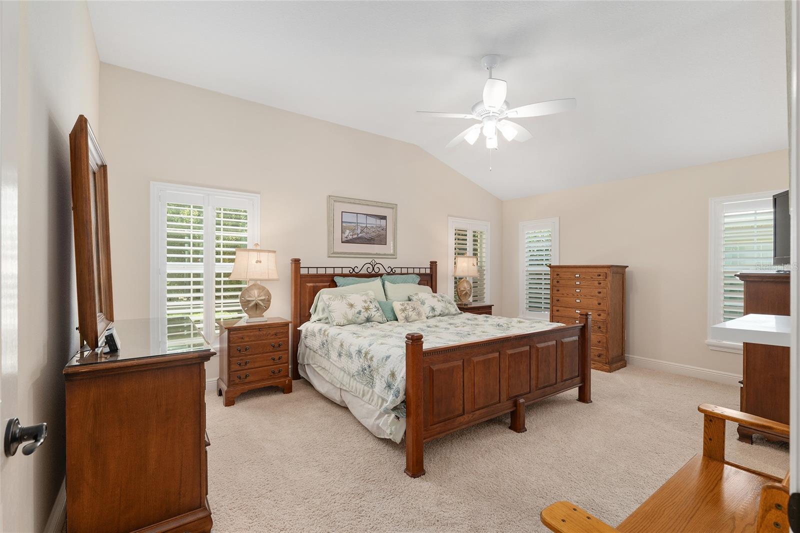 Listing photo id 22 for 3348 Queensway Terrace