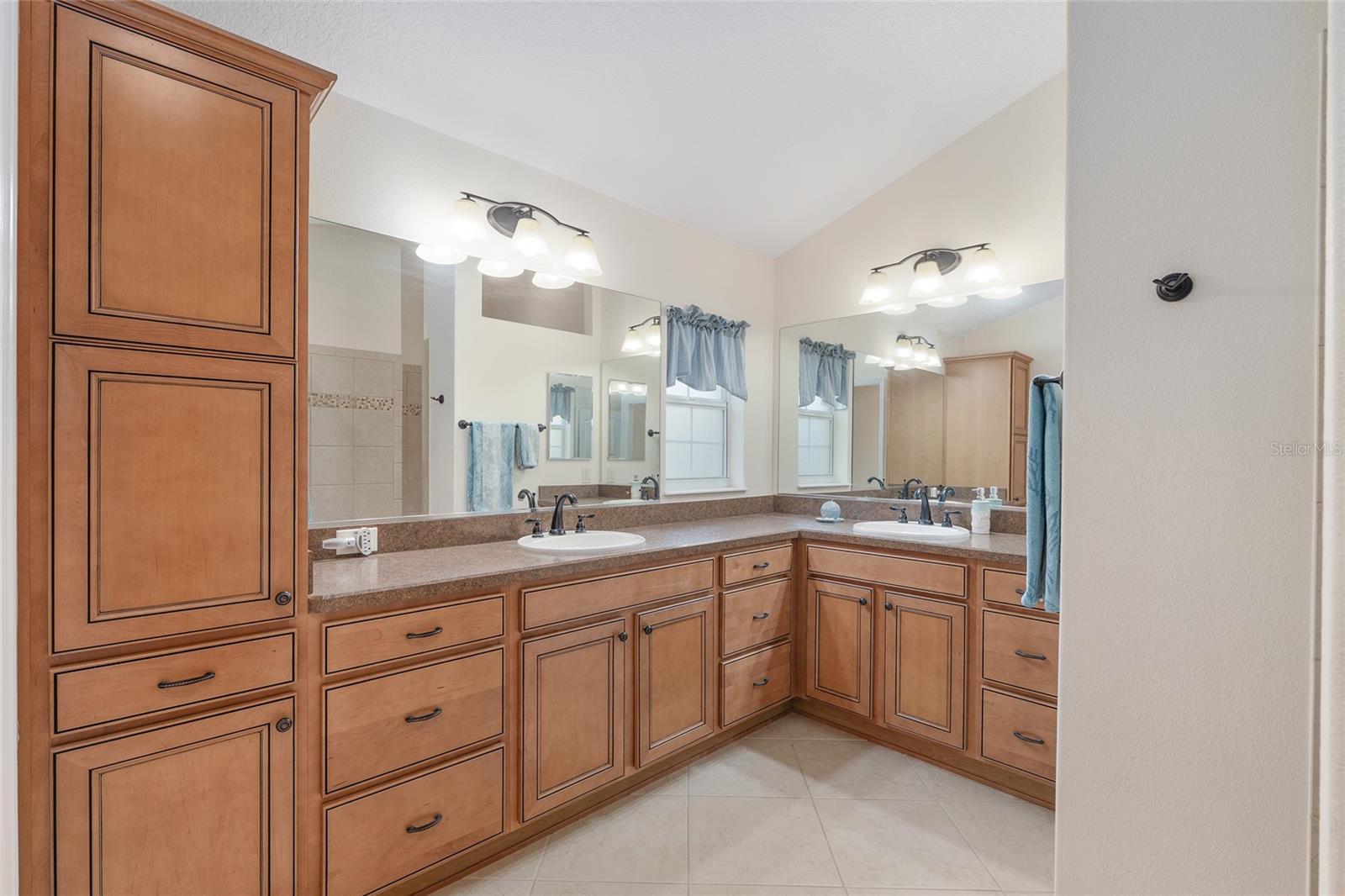 Listing photo id 24 for 3348 Queensway Terrace