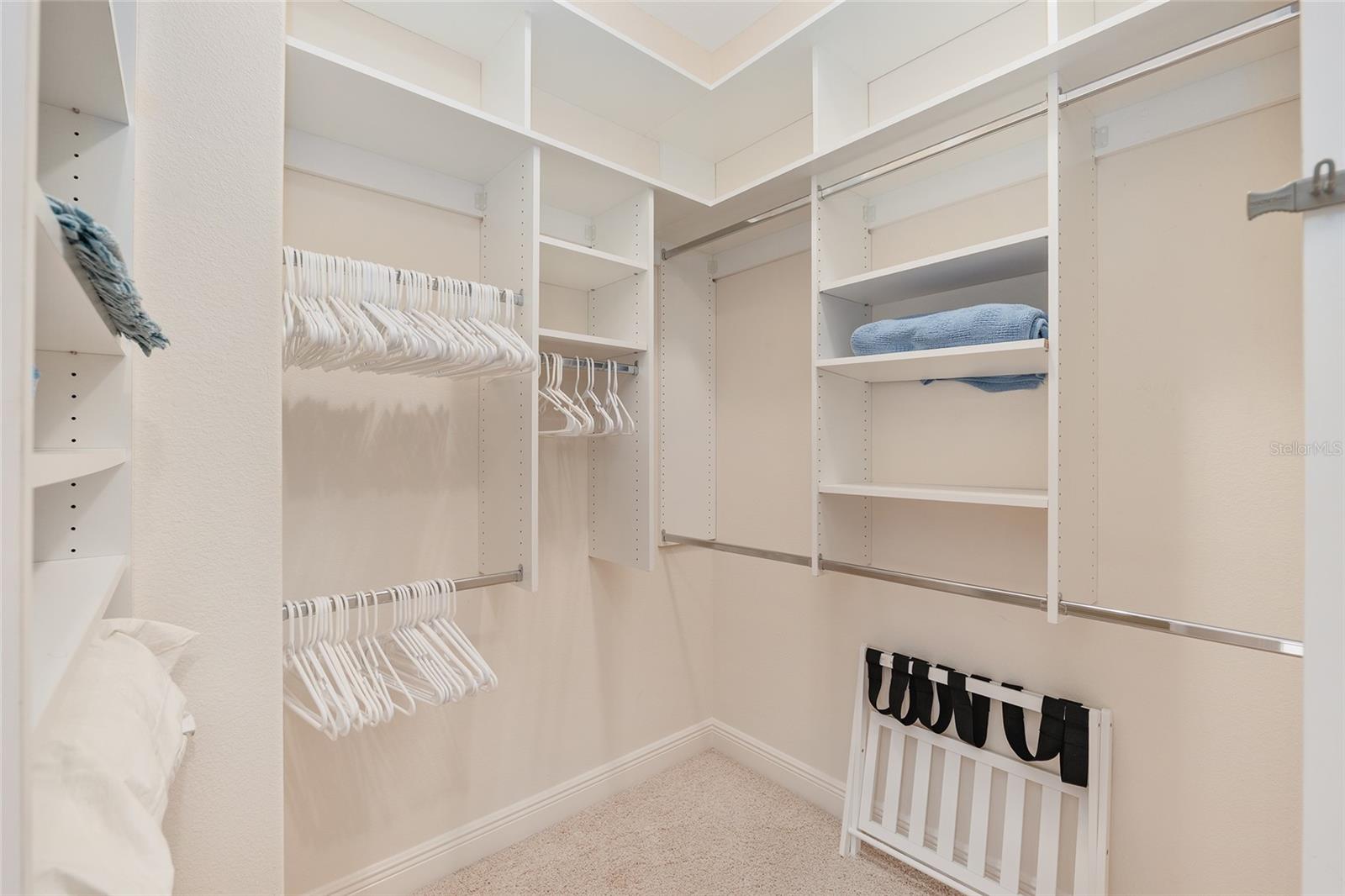 Listing photo id 27 for 3348 Queensway Terrace
