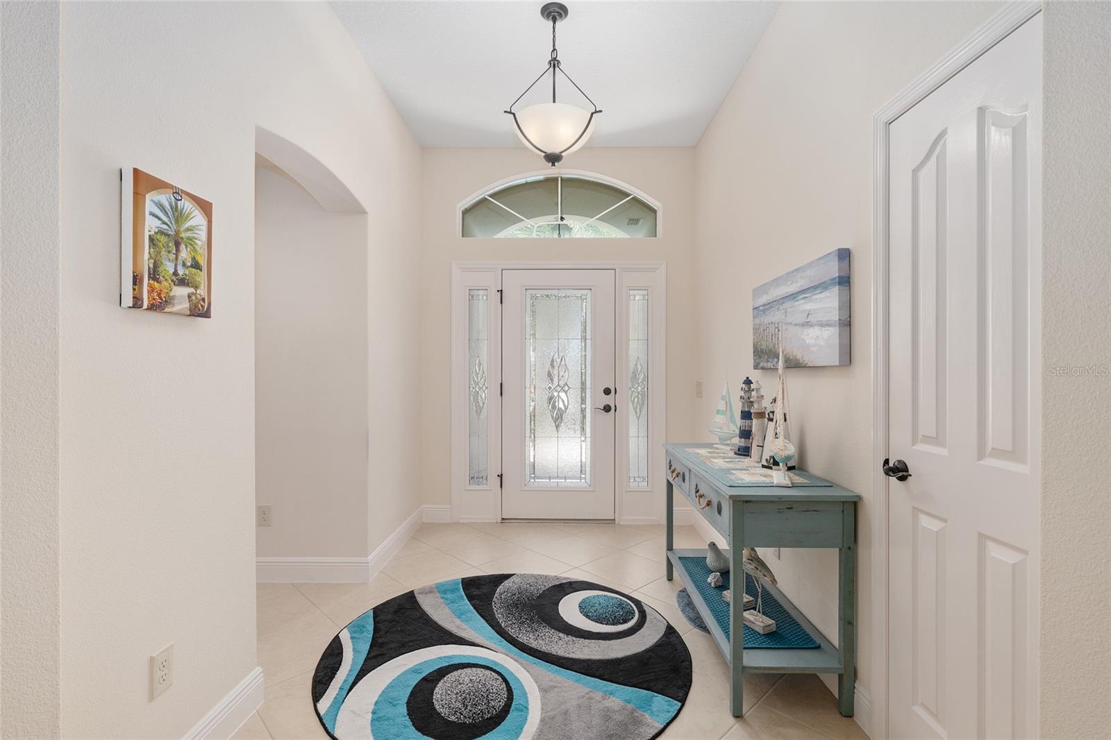 Listing photo id 1 for 3348 Queensway Terrace