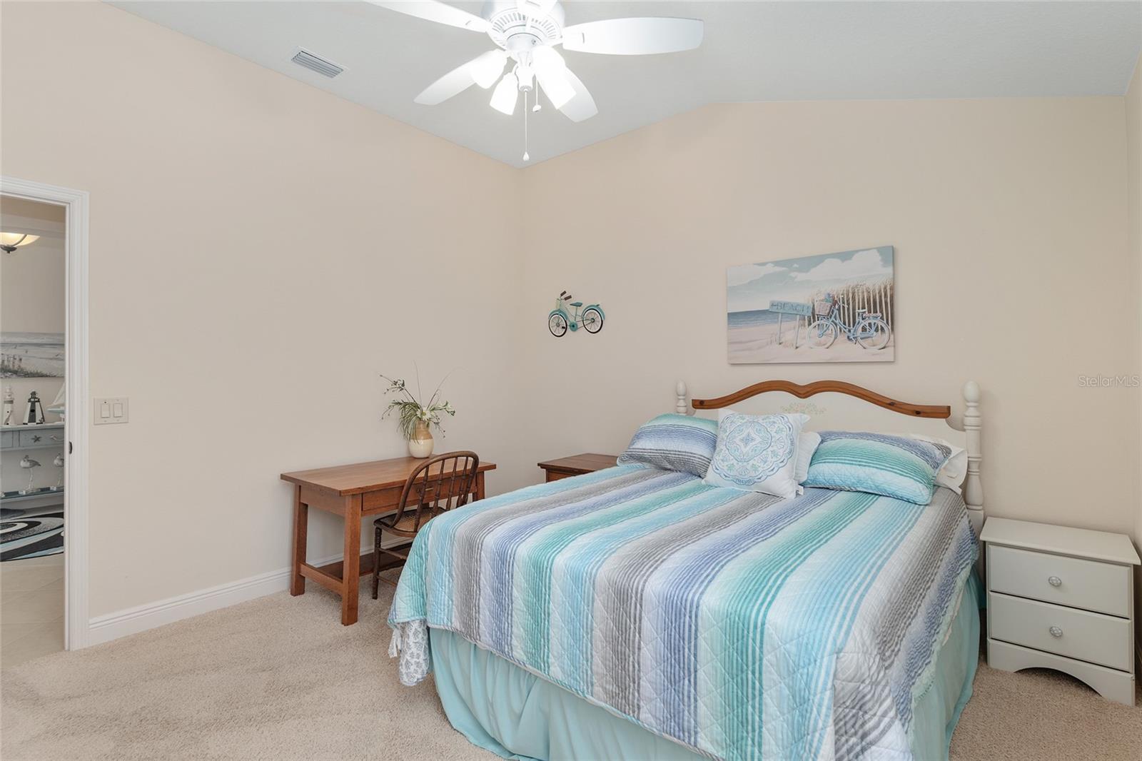 Listing photo id 32 for 3348 Queensway Terrace