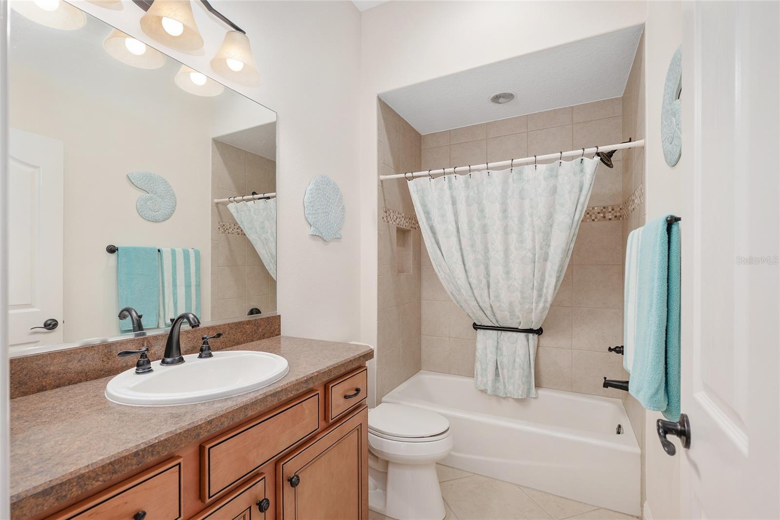 Listing photo id 34 for 3348 Queensway Terrace