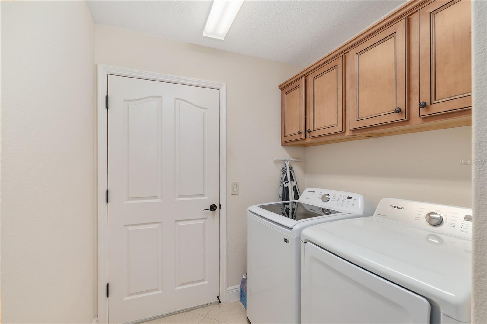 Listing photo id 35 for 3348 Queensway Terrace