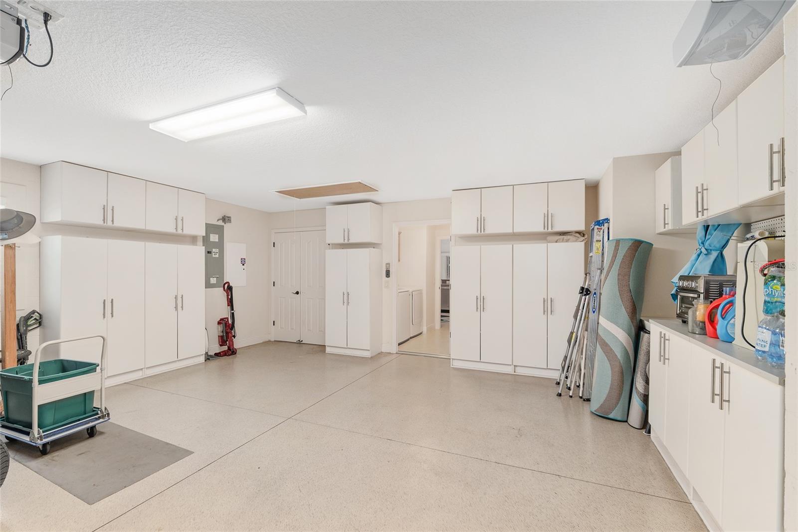 Listing photo id 39 for 3348 Queensway Terrace