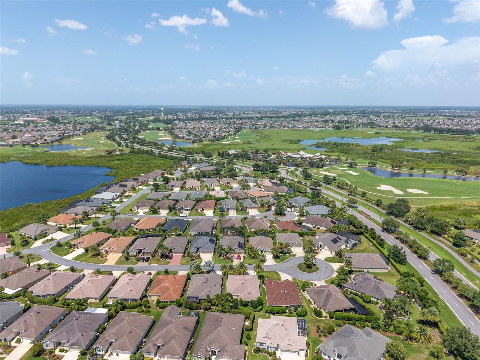 Listing photo id 41 for 3348 Queensway Terrace