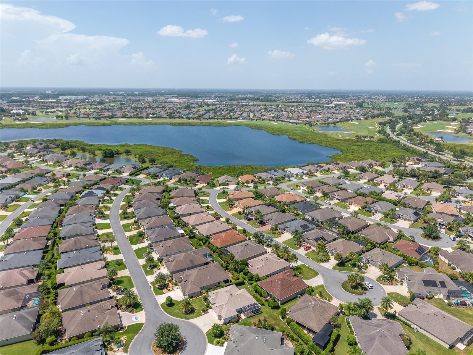 Listing photo id 42 for 3348 Queensway Terrace