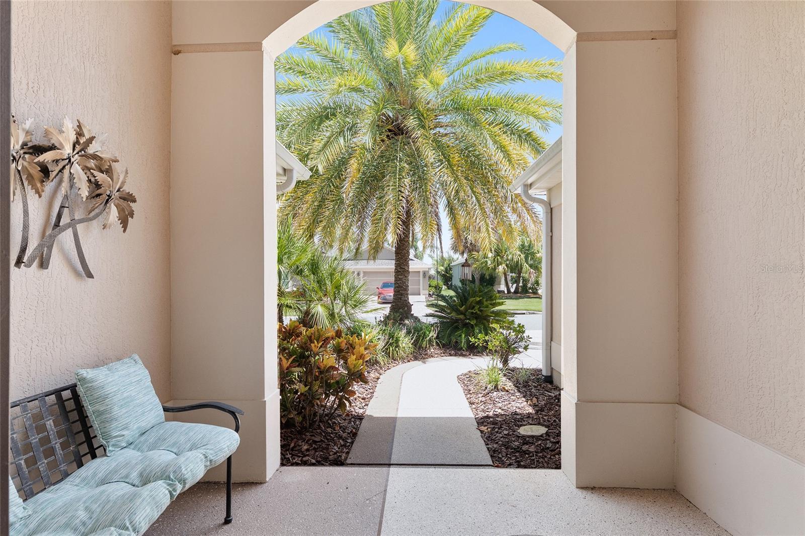 Listing photo id 46 for 3348 Queensway Terrace