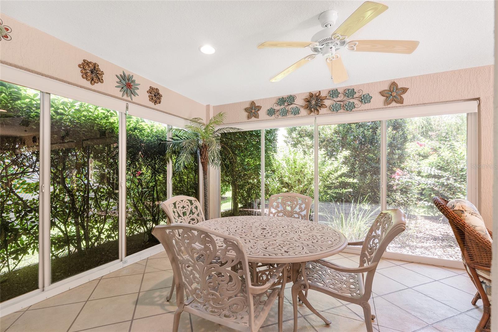 Listing photo id 3 for 3348 Queensway Terrace