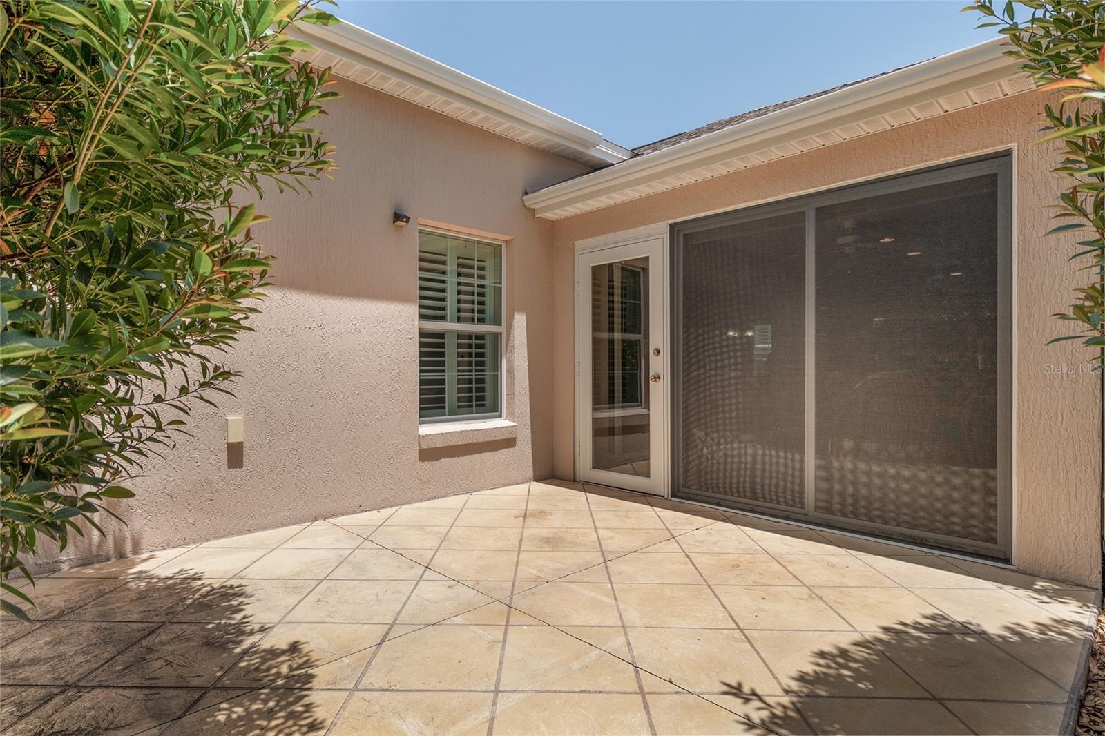 Listing photo id 48 for 3348 Queensway Terrace