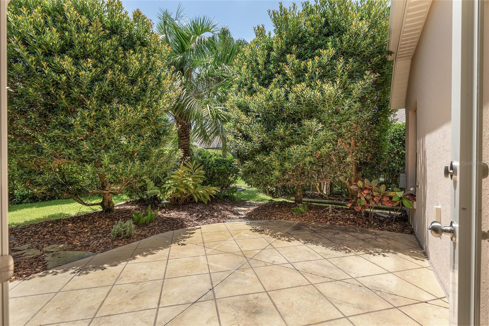Listing photo id 49 for 3348 Queensway Terrace
