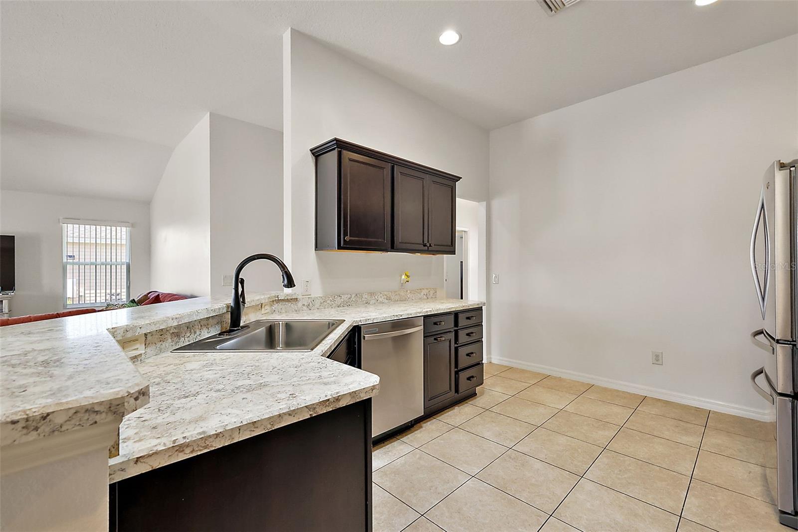 Image 10 of 39 For 11216 Hess Way