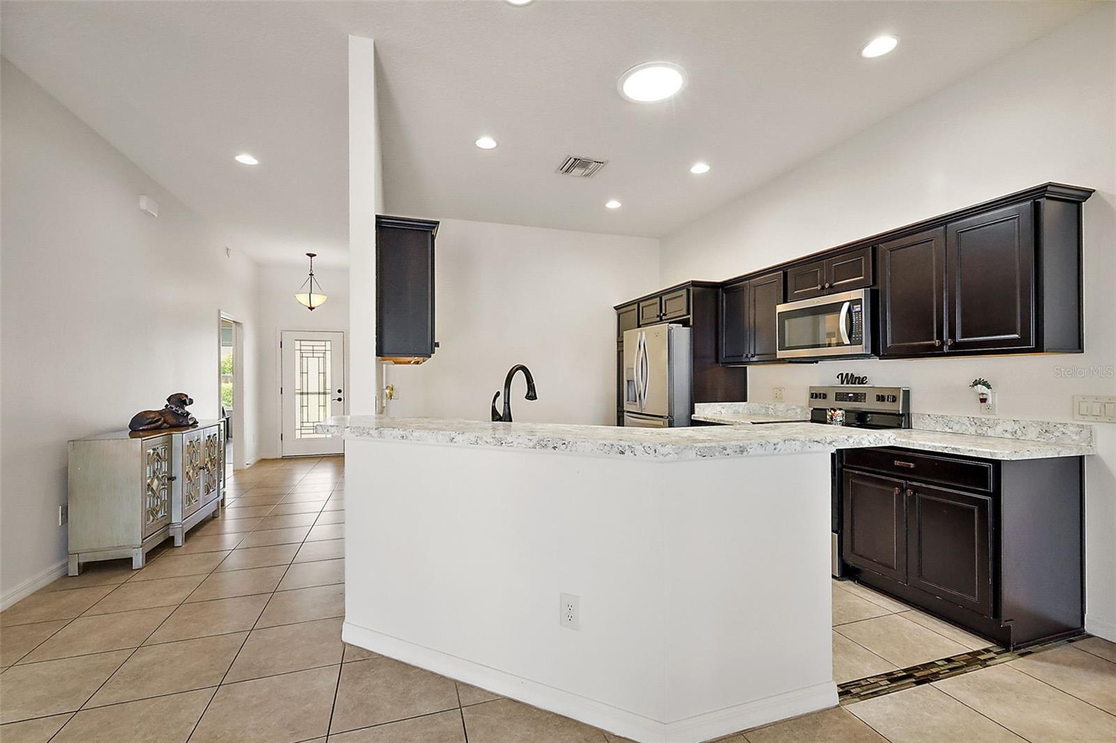 Image 11 of 39 For 11216 Hess Way