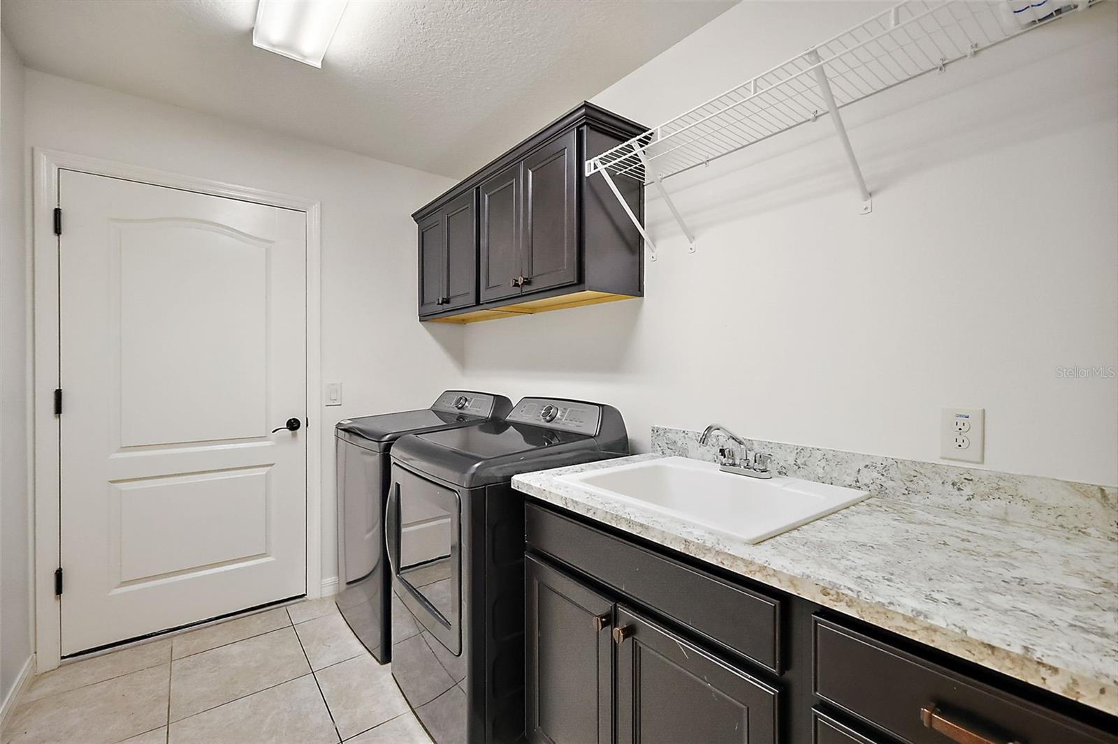 Image 29 of 39 For 11216 Hess Way