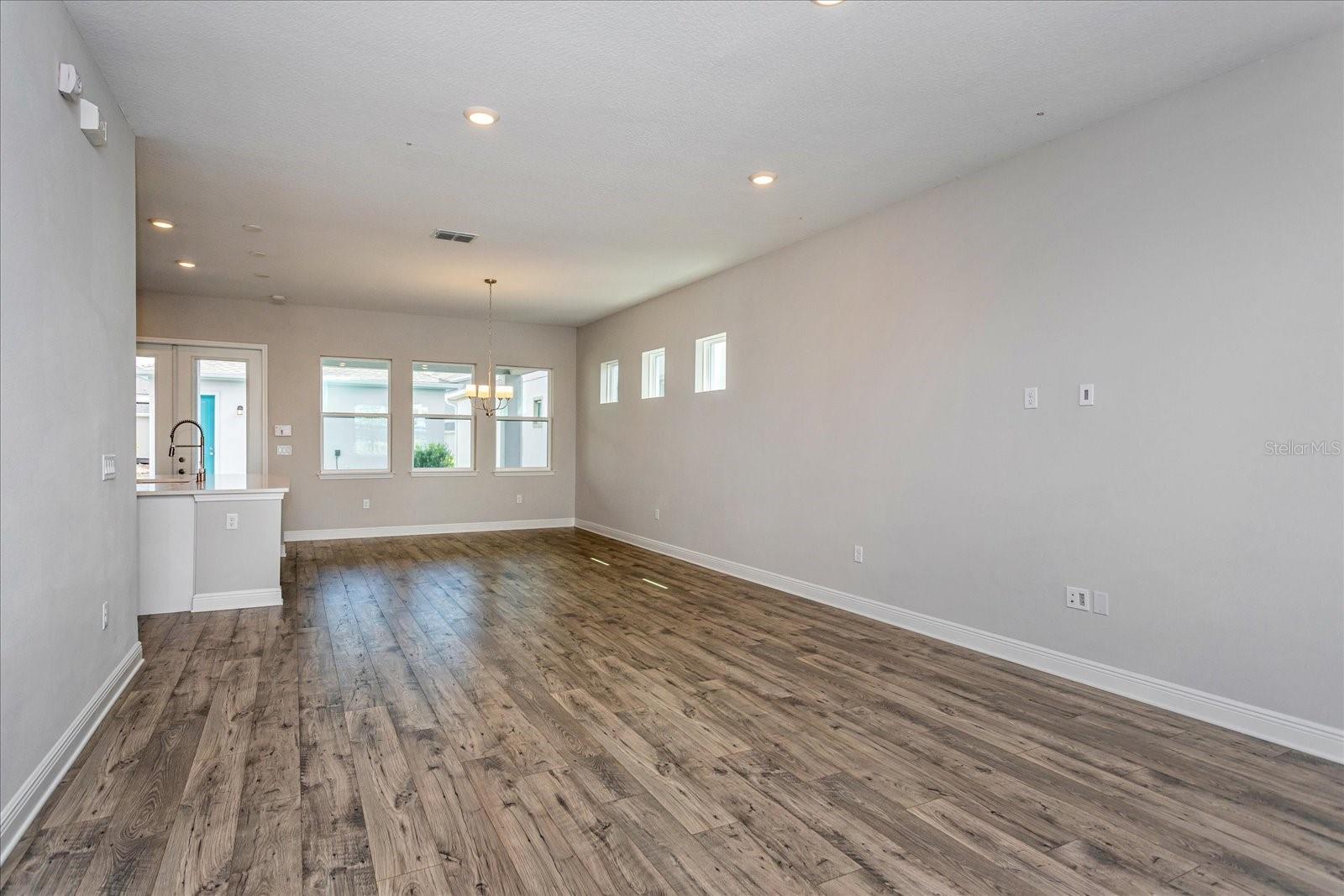 Image 6 of 51 For 9877 Peebles Street