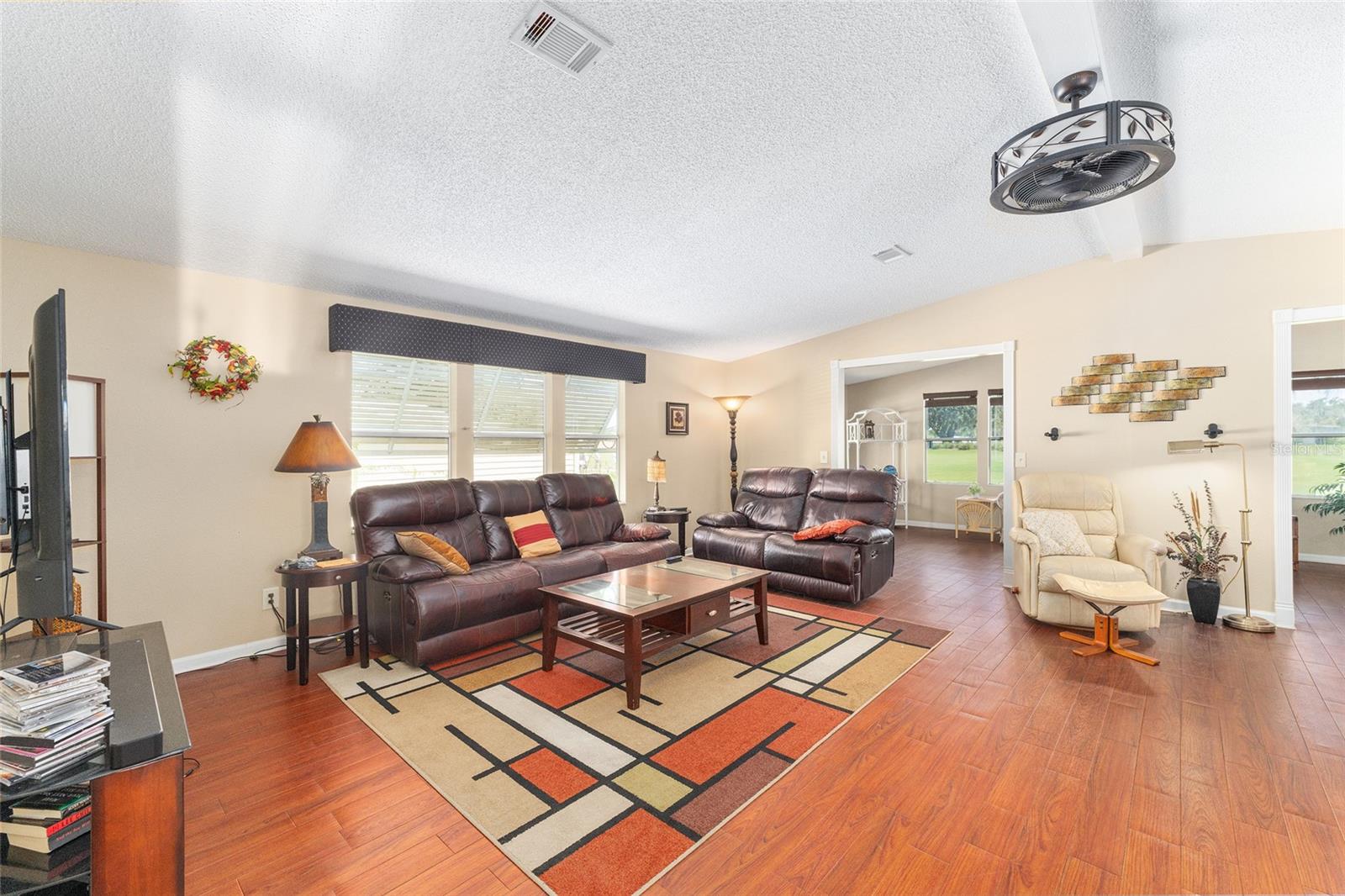 Image 11 of 42 For 667 Rainbow Boulevard