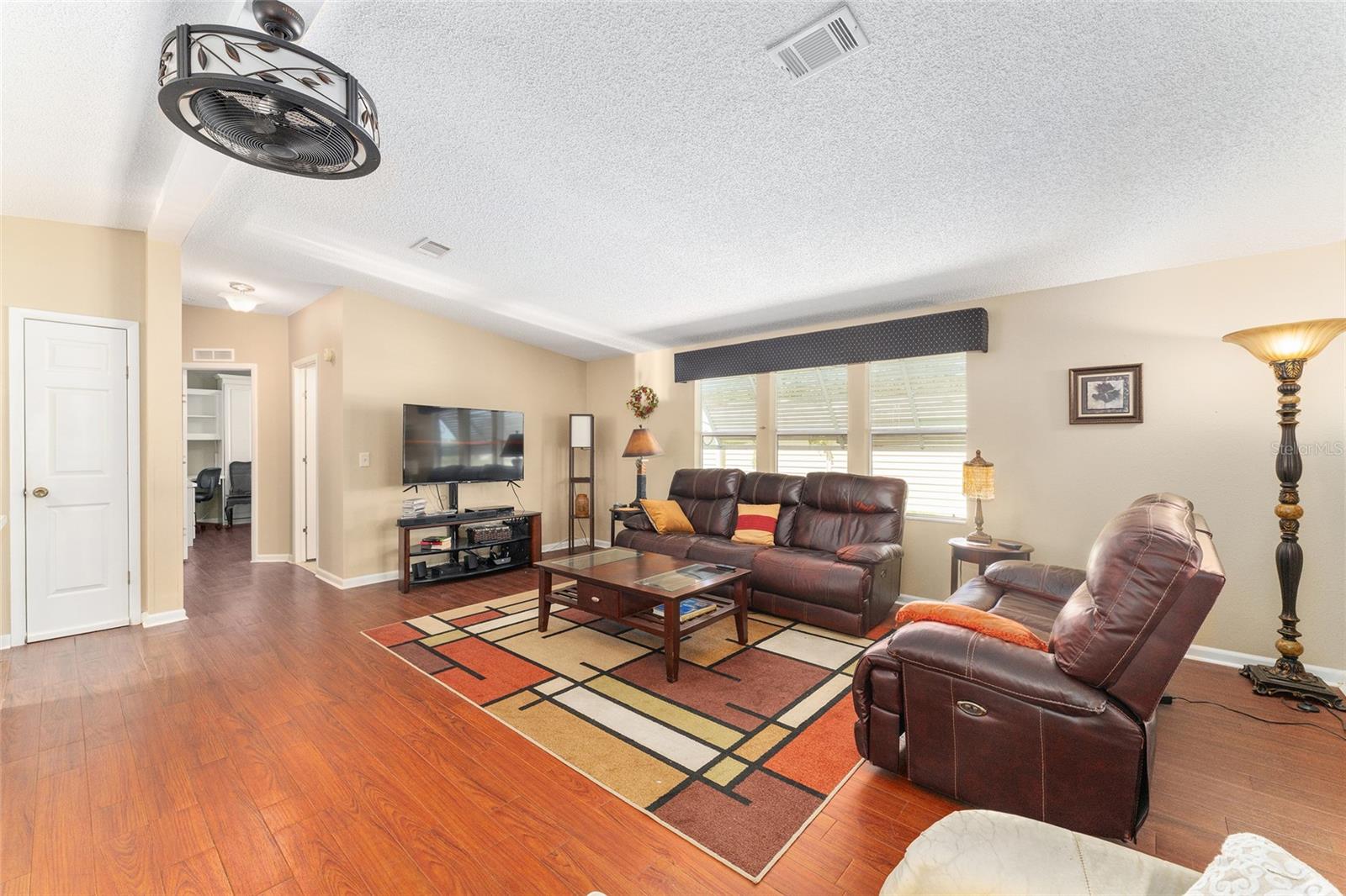 Image 12 of 42 For 667 Rainbow Boulevard