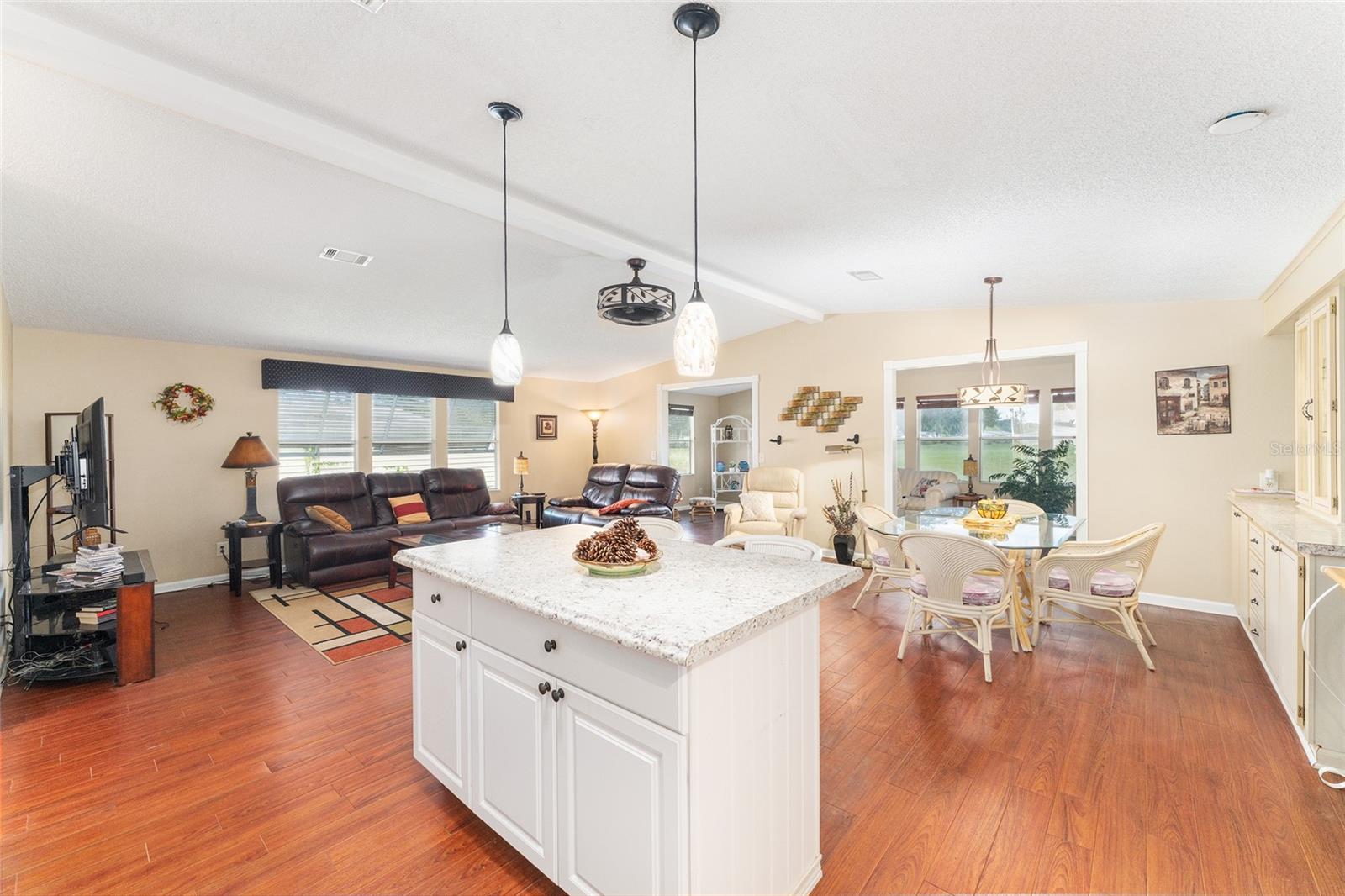 Image 16 of 42 For 667 Rainbow Boulevard