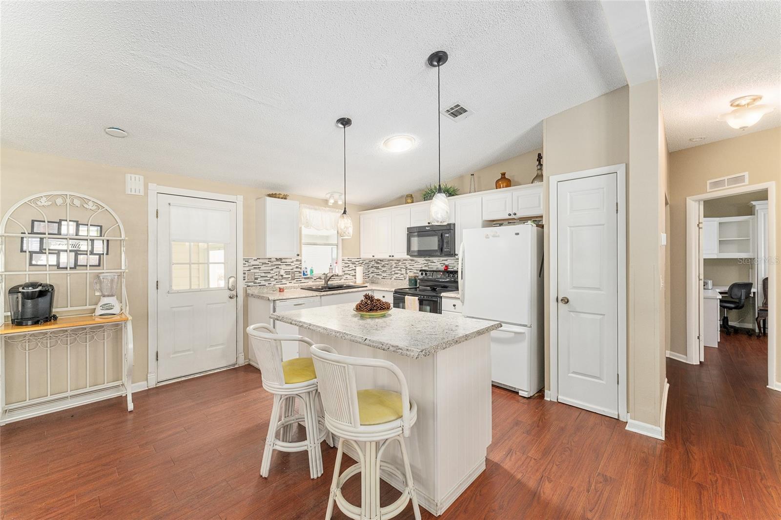 Image 17 of 42 For 667 Rainbow Boulevard