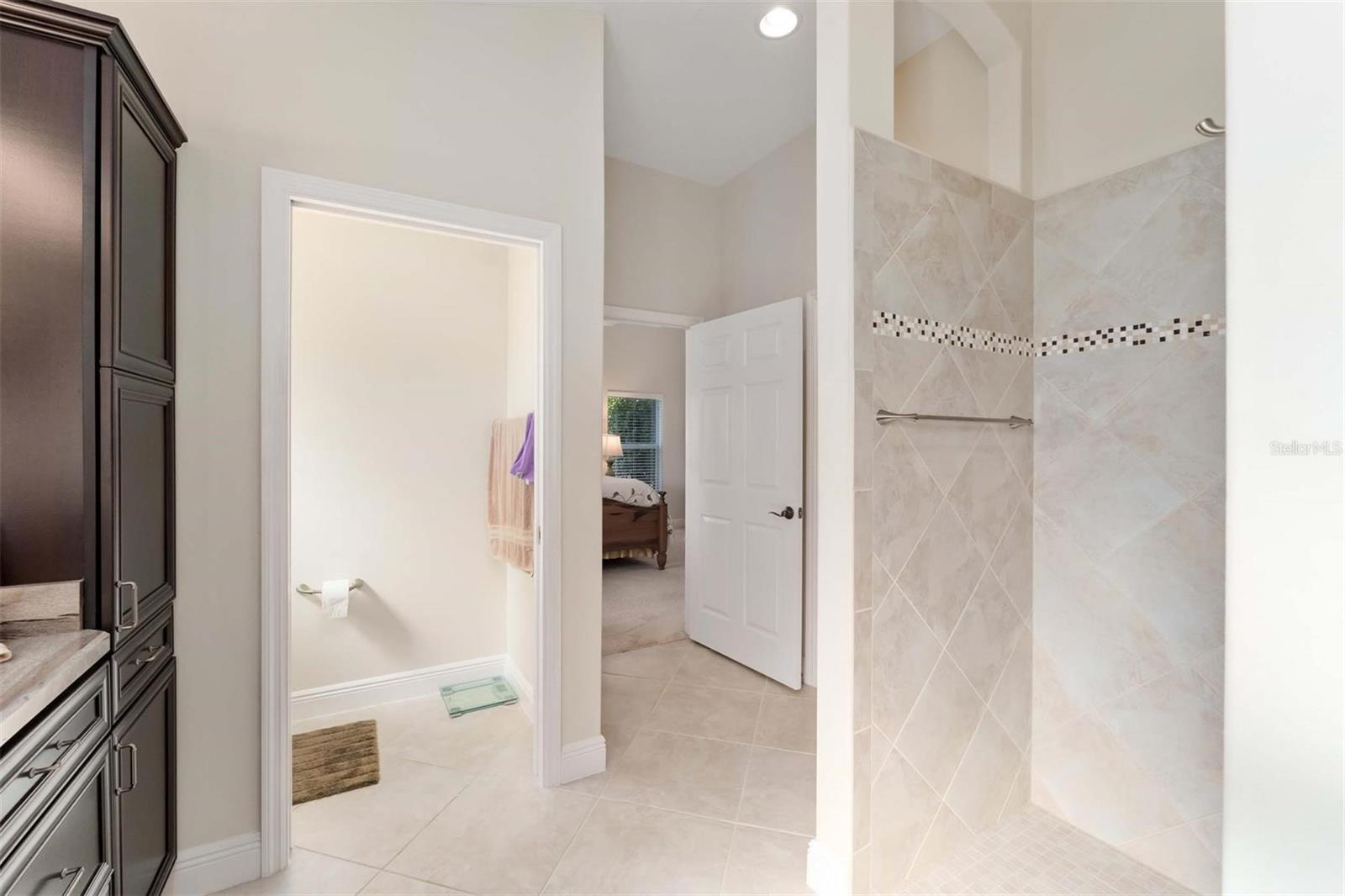 Image 22 of 39 For 2840 Apache Court