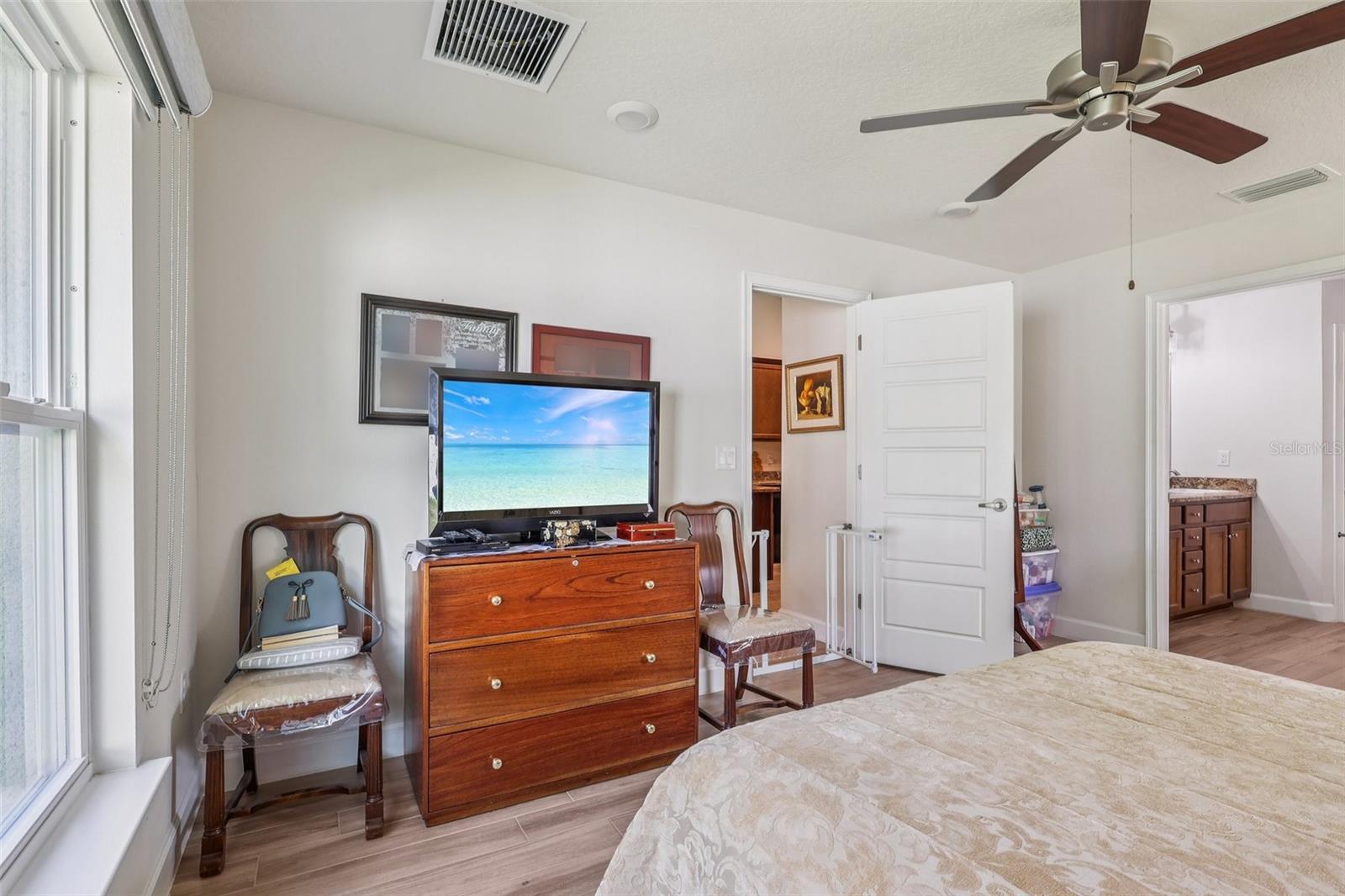 Image 20 of 41 For 607 Bradley Way