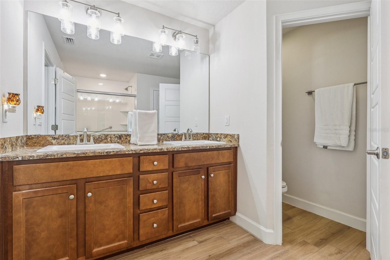 Image 21 of 41 For 607 Bradley Way