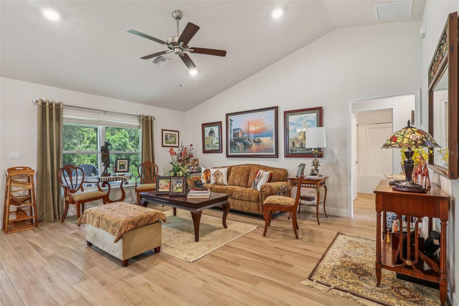 Image 6 of 41 For 607 Bradley Way