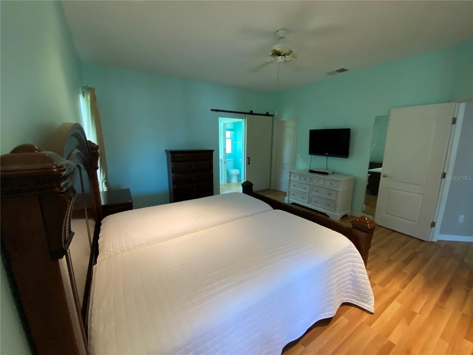 Image 14 of 73 For 4202 Hammersmith Drive