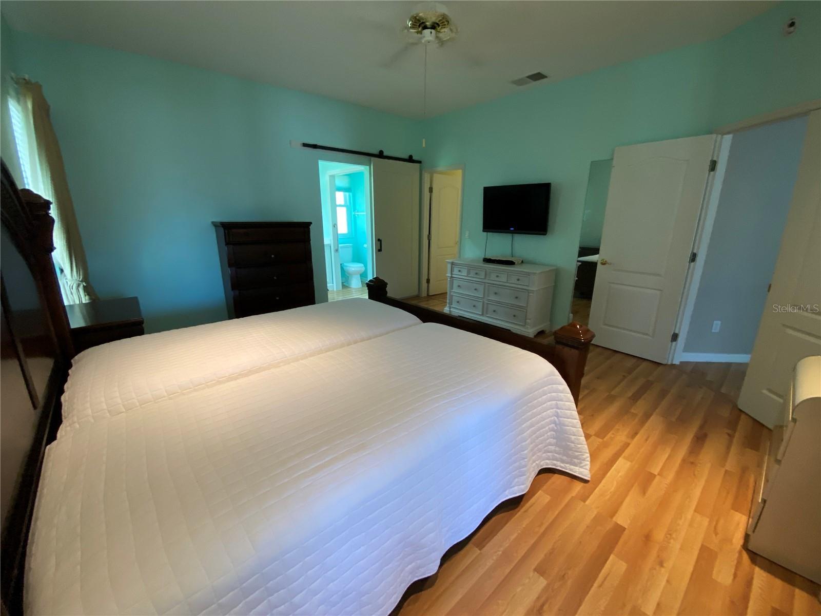 Image 16 of 73 For 4202 Hammersmith Drive