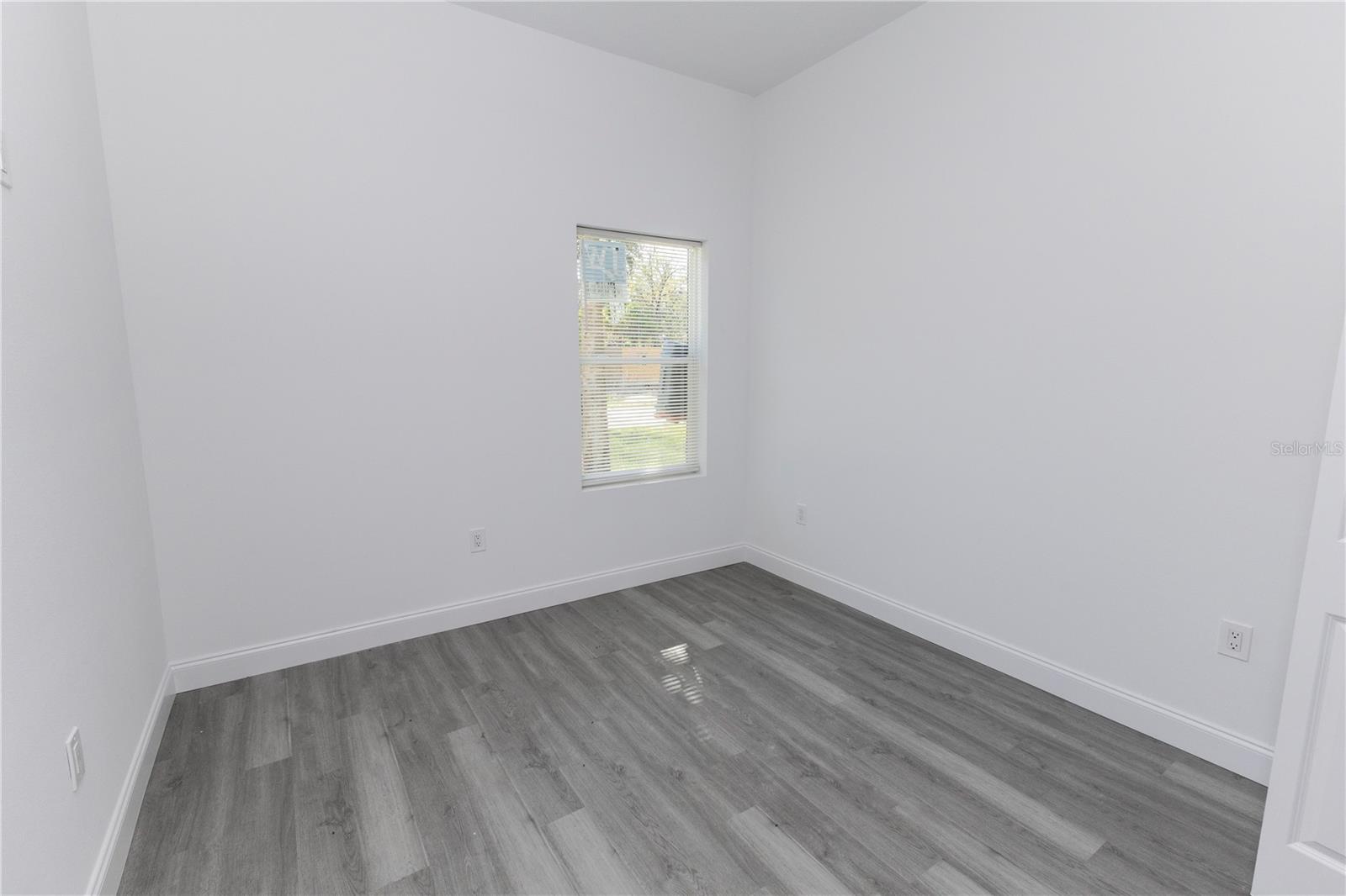 Image 16 of 20 For 2370 Cr 423  Lot 16