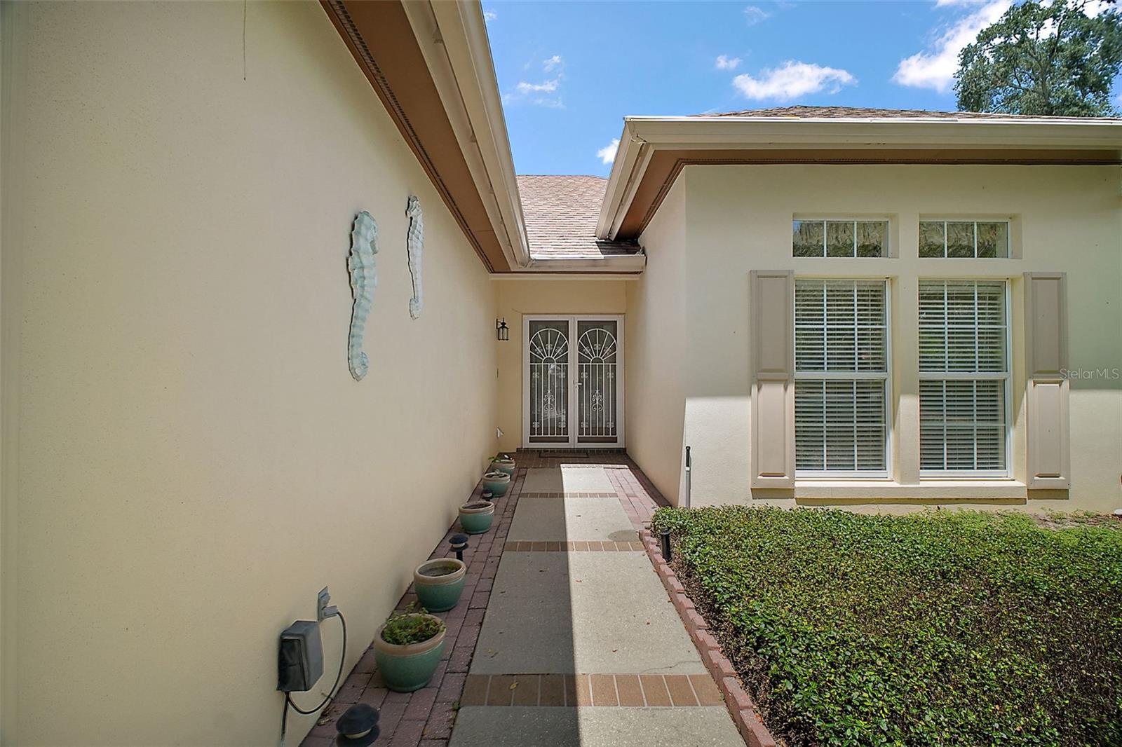 Image 18 of 74 For 633 Sandlake Court