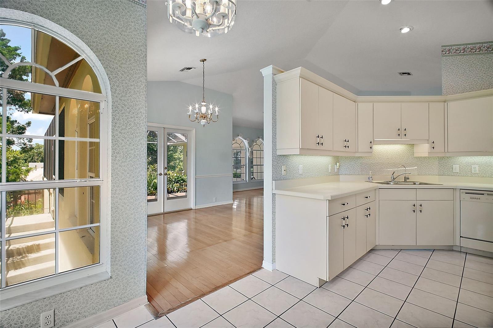 Image 32 of 74 For 633 Sandlake Court