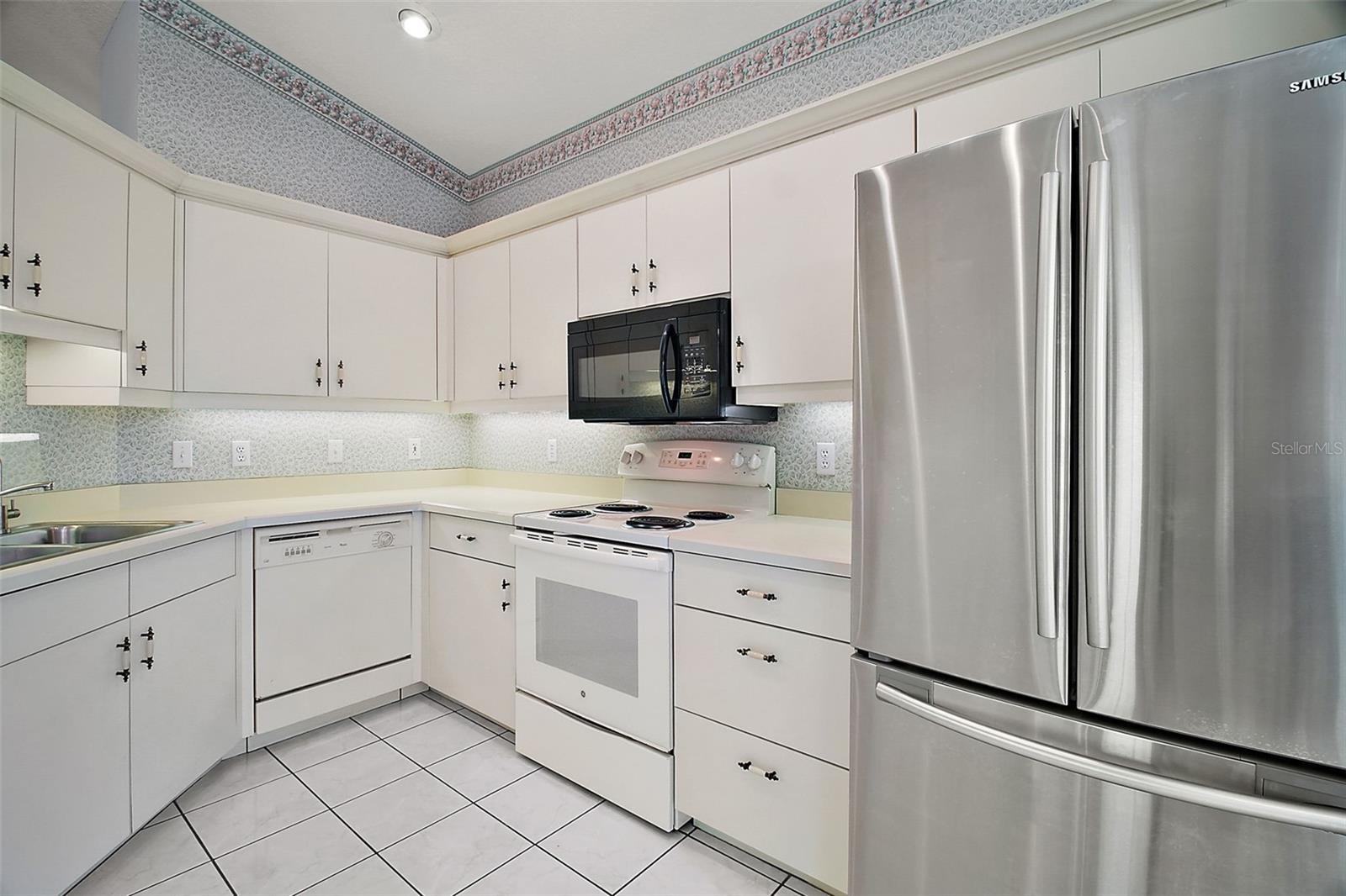 Image 34 of 74 For 633 Sandlake Court