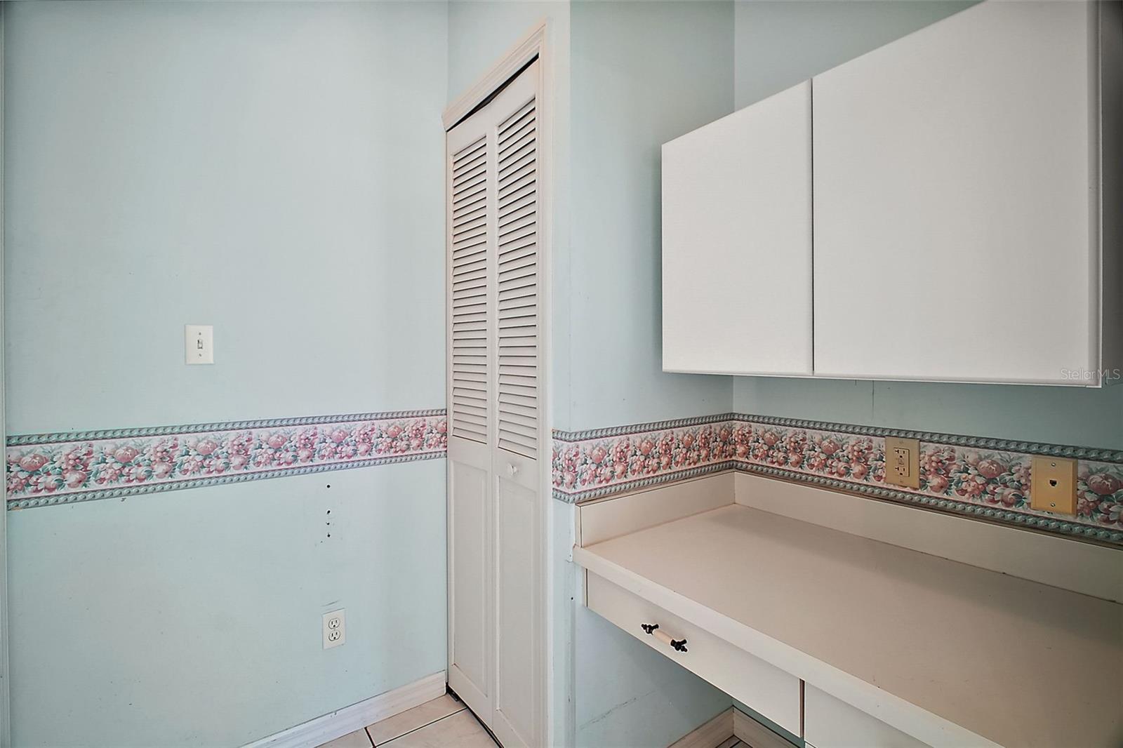 Image 37 of 74 For 633 Sandlake Court