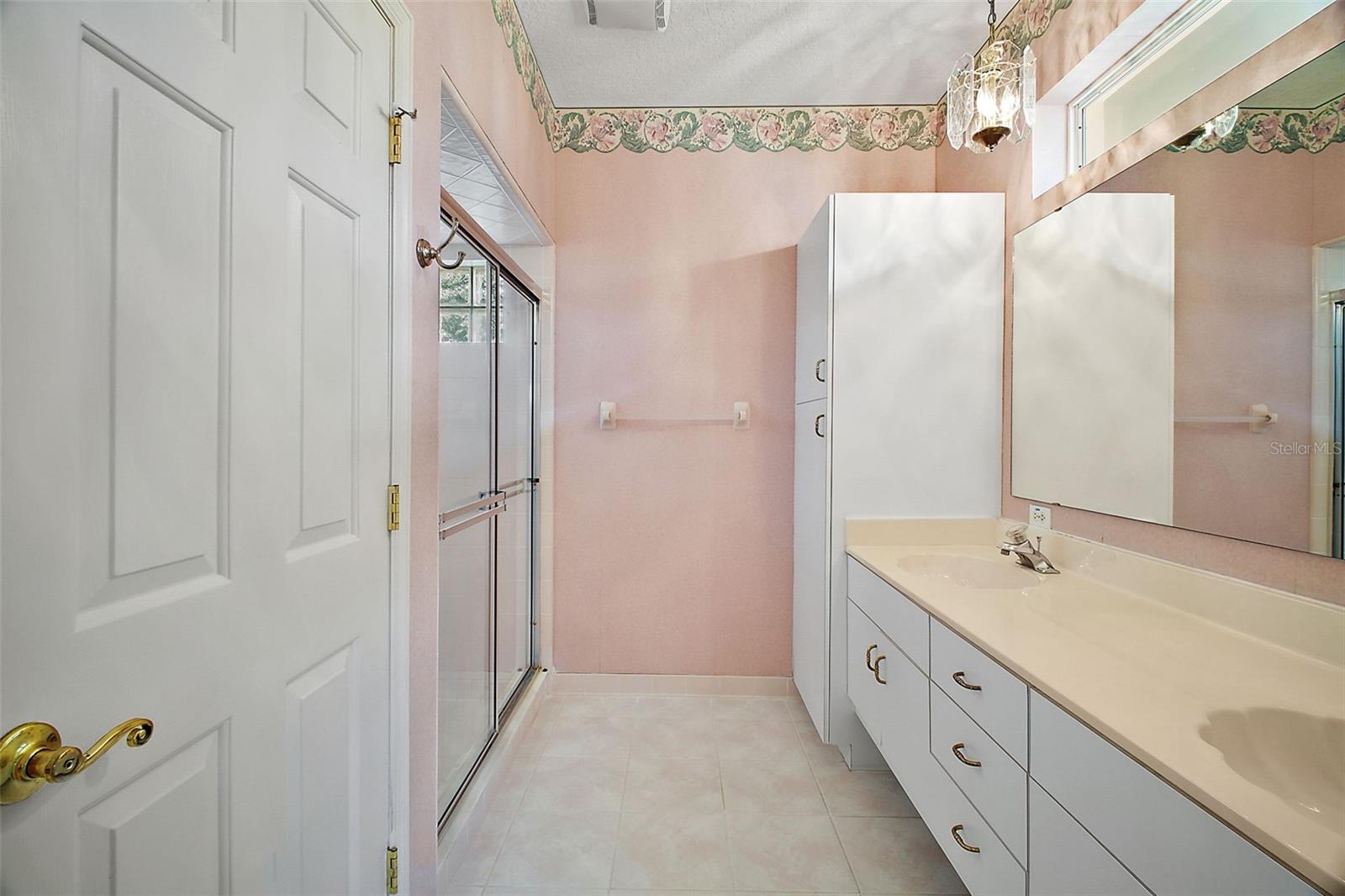 Image 40 of 74 For 633 Sandlake Court