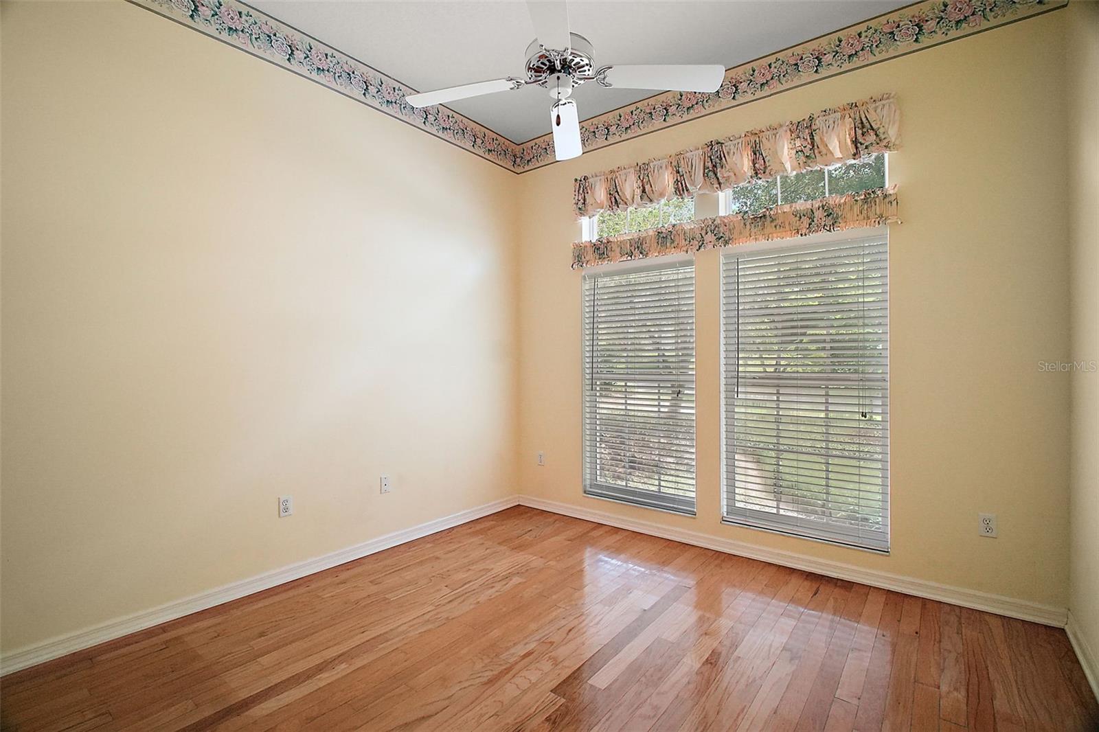 Image 45 of 74 For 633 Sandlake Court
