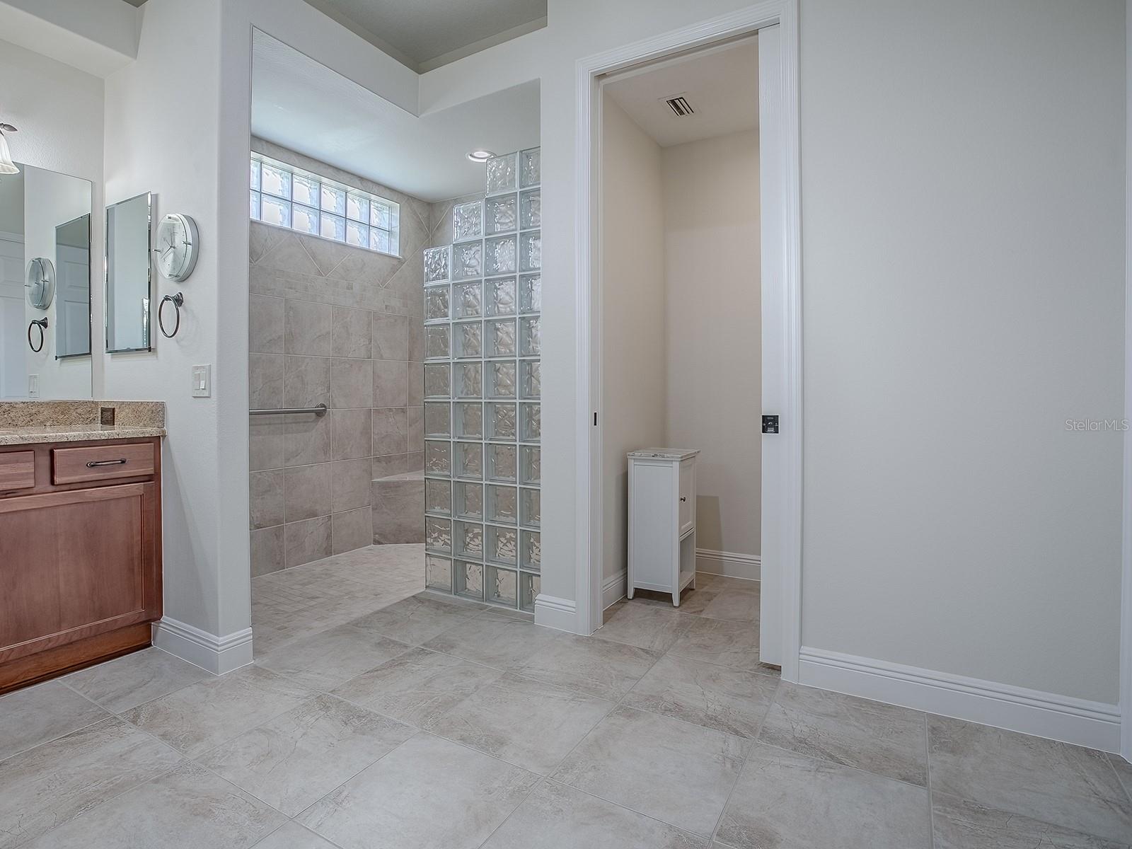 Image 21 of 38 For 1144 Ardsley Place