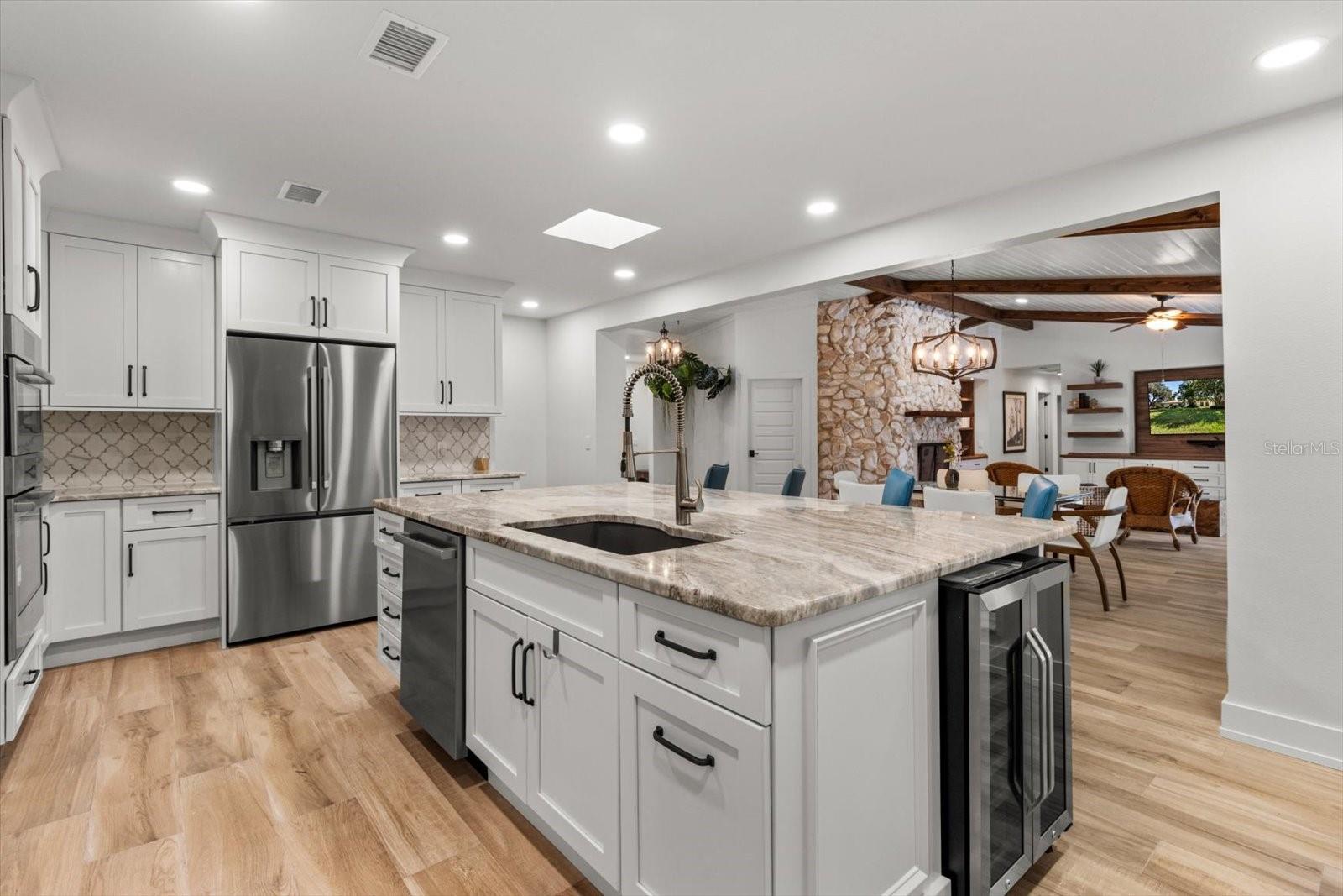 Listing photo id 8 for 827 Kings Bay Drive