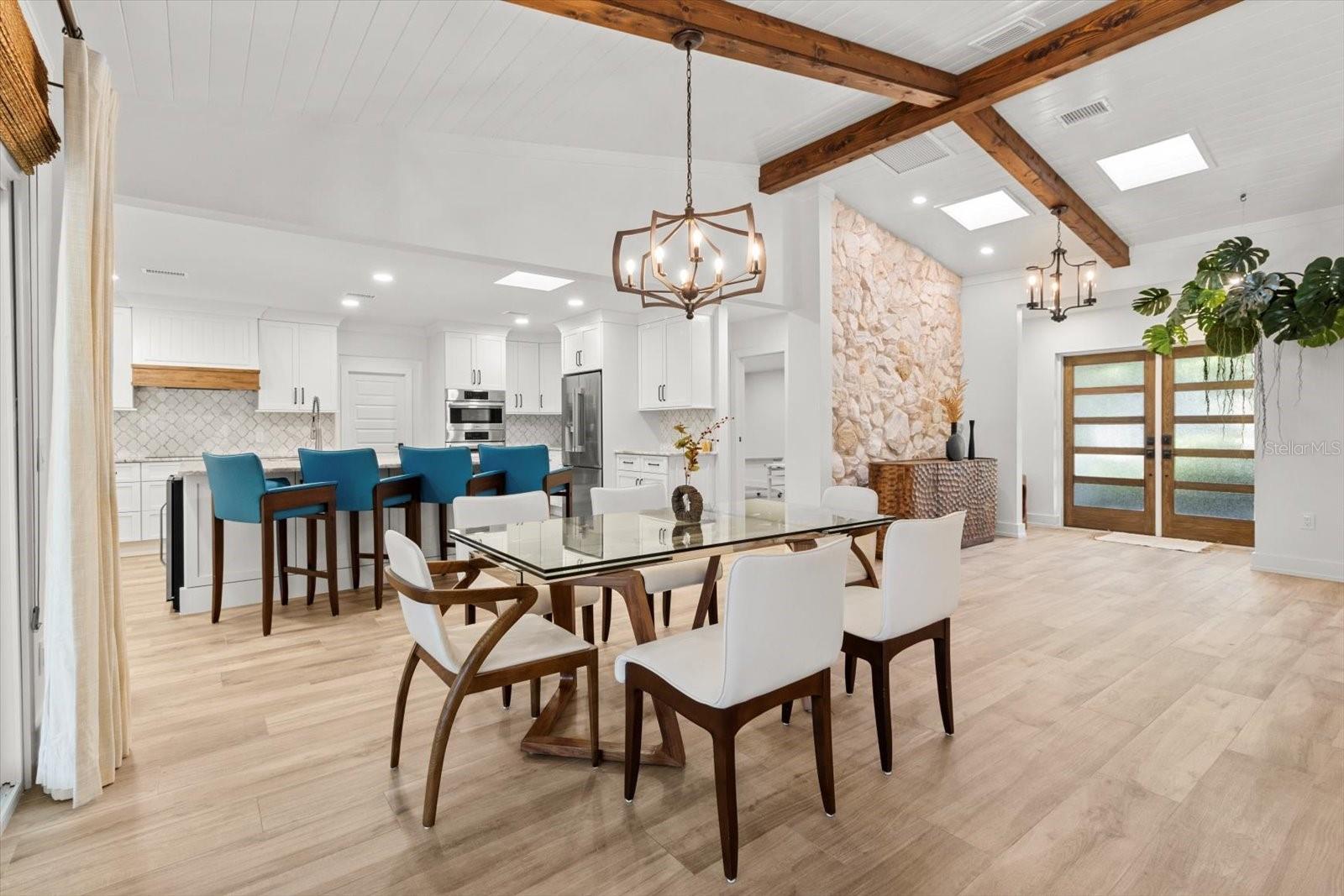 Listing photo id 9 for 827 Kings Bay Drive