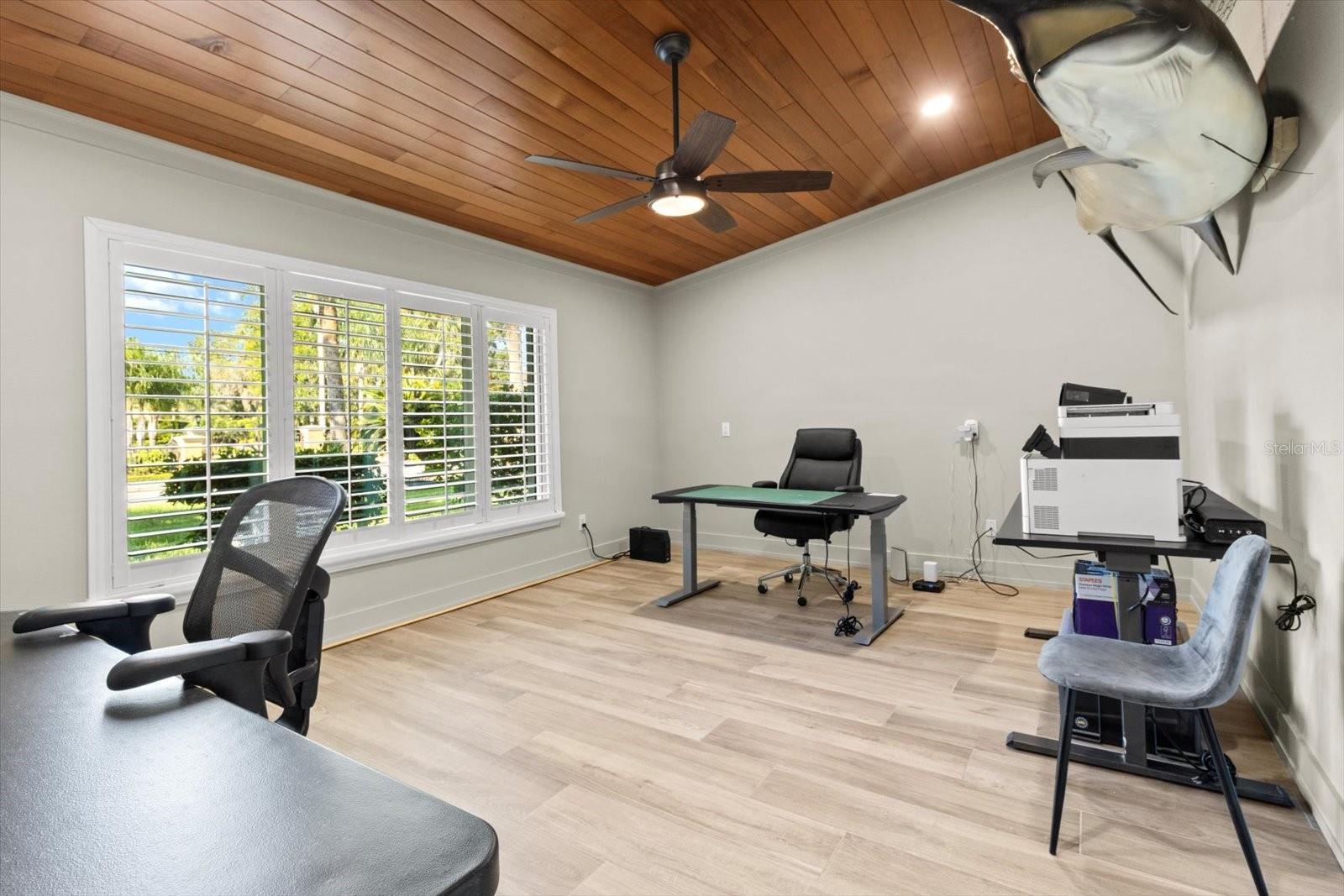 Listing photo id 16 for 827 Kings Bay Drive