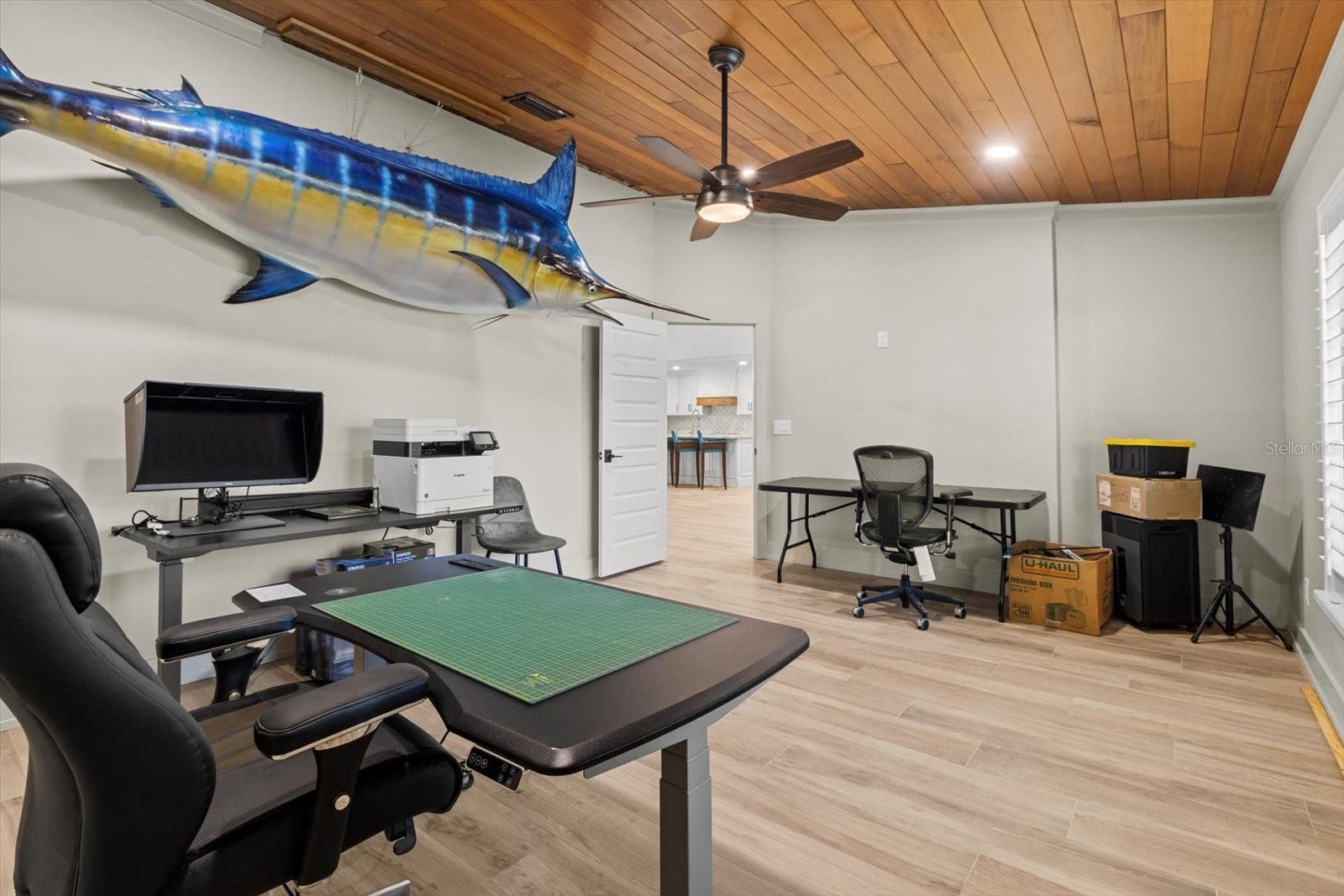 Listing photo id 17 for 827 Kings Bay Drive
