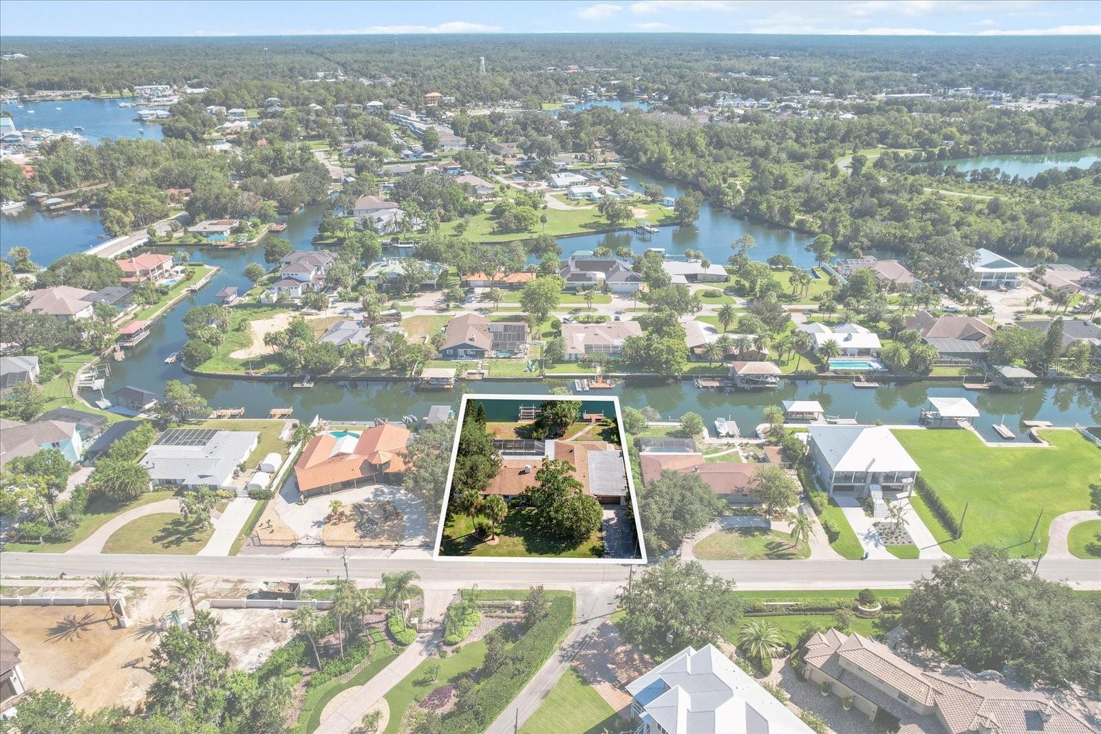 Listing photo id 0 for 827 Kings Bay Drive