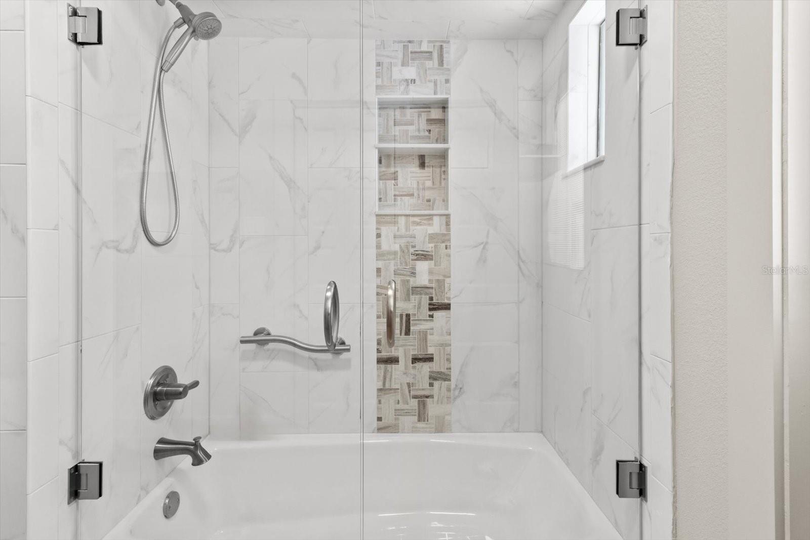Listing photo id 19 for 827 Kings Bay Drive