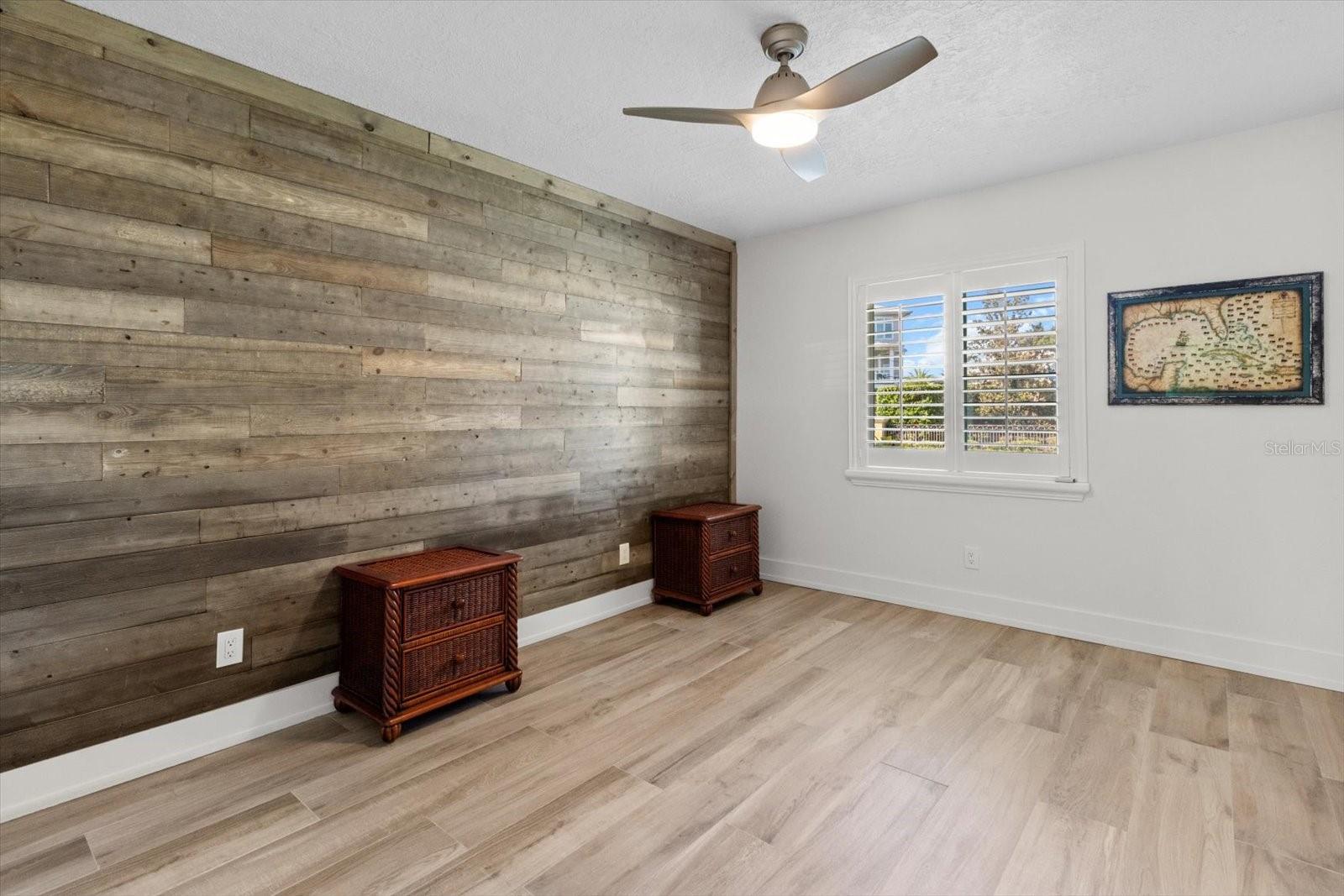 Listing photo id 20 for 827 Kings Bay Drive