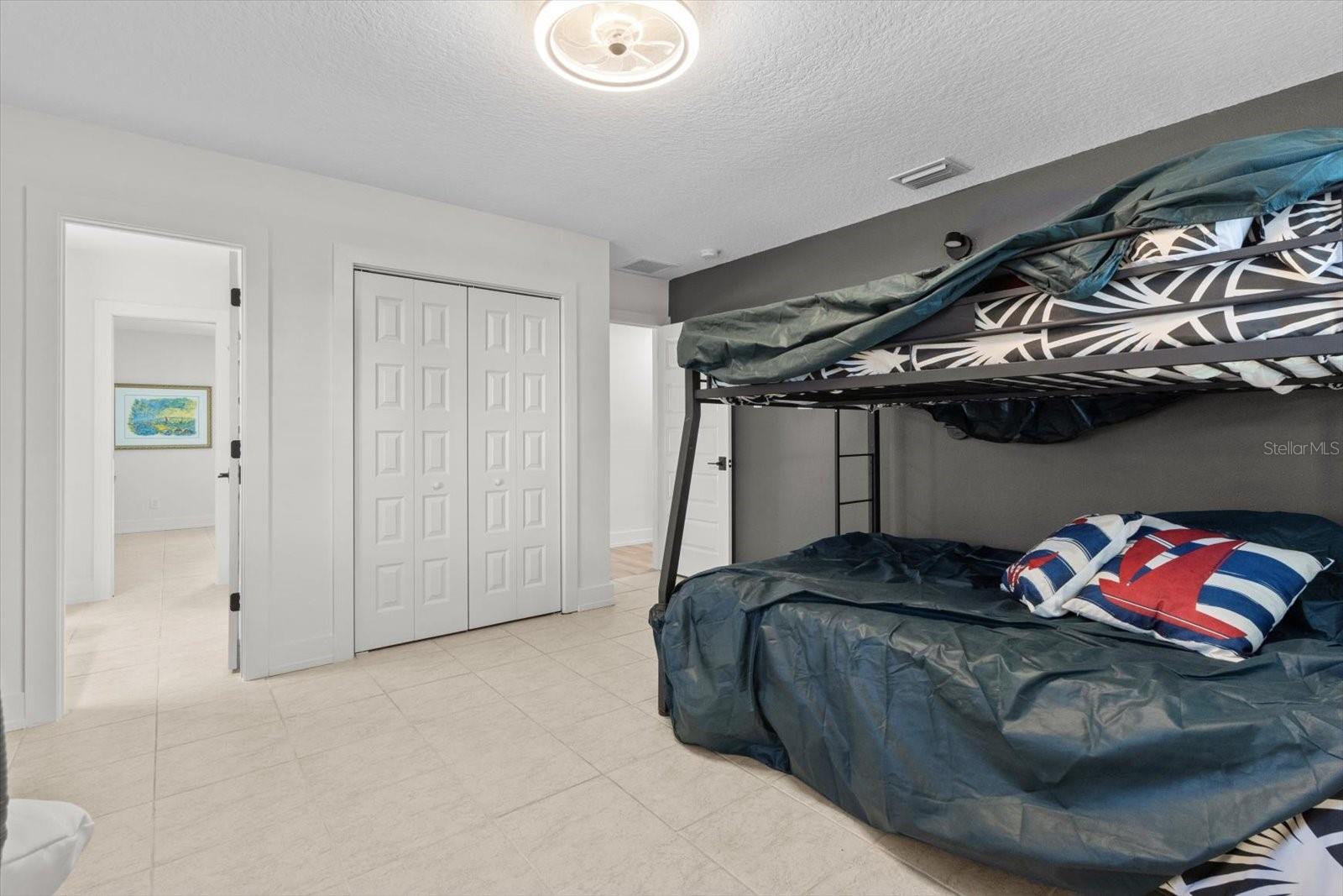 Listing photo id 29 for 827 Kings Bay Drive