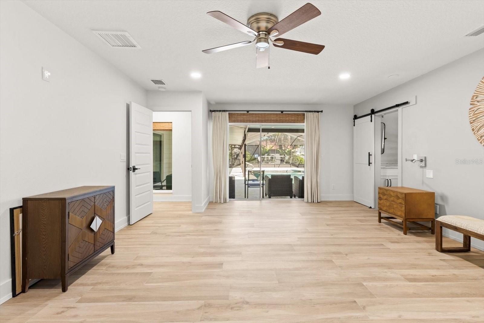 Listing photo id 30 for 827 Kings Bay Drive
