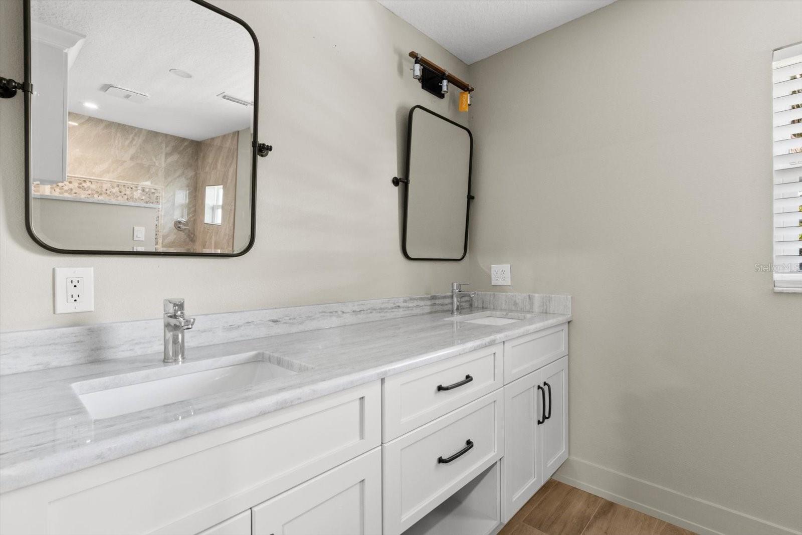 Listing photo id 33 for 827 Kings Bay Drive