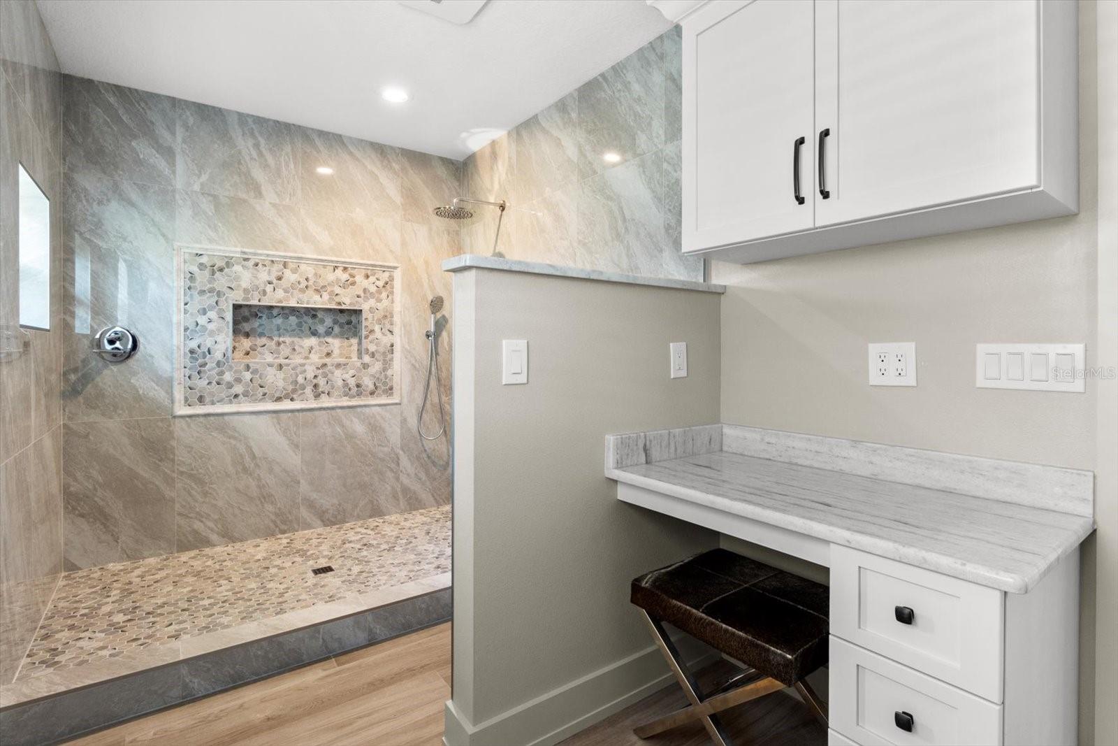 Listing photo id 34 for 827 Kings Bay Drive