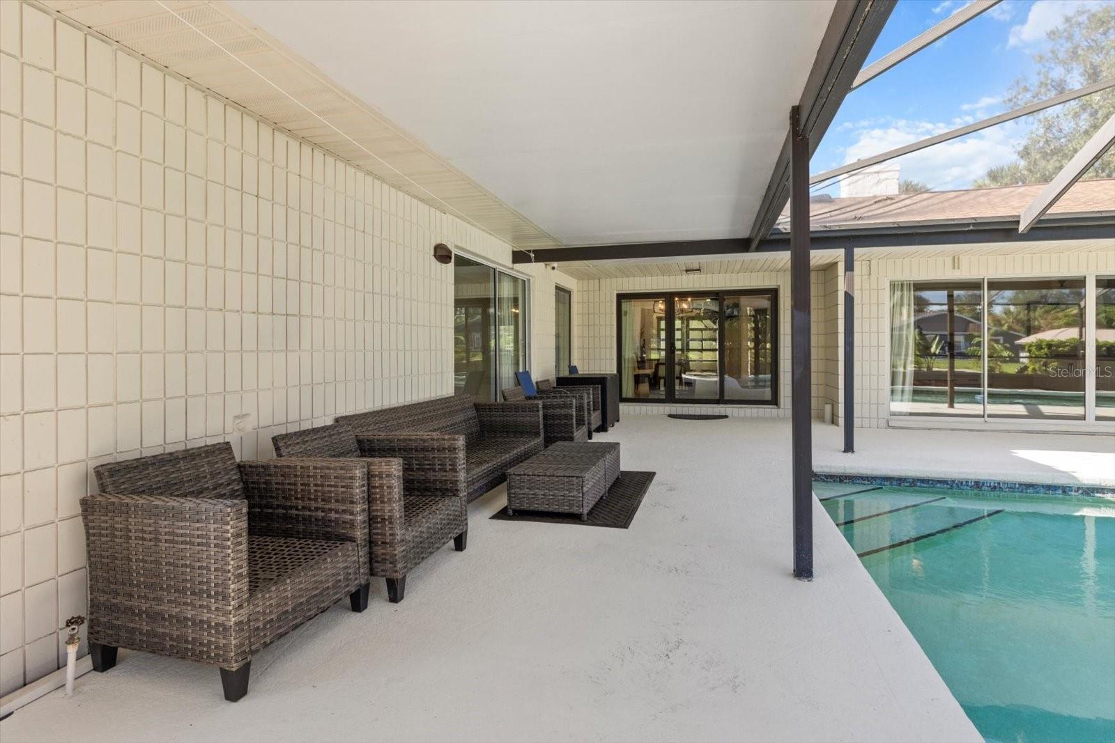 Listing photo id 35 for 827 Kings Bay Drive