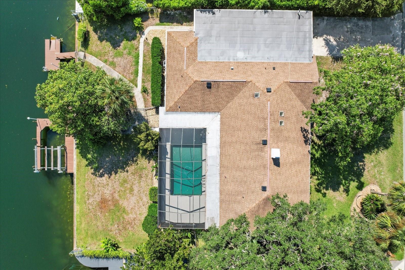 Listing photo id 43 for 827 Kings Bay Drive