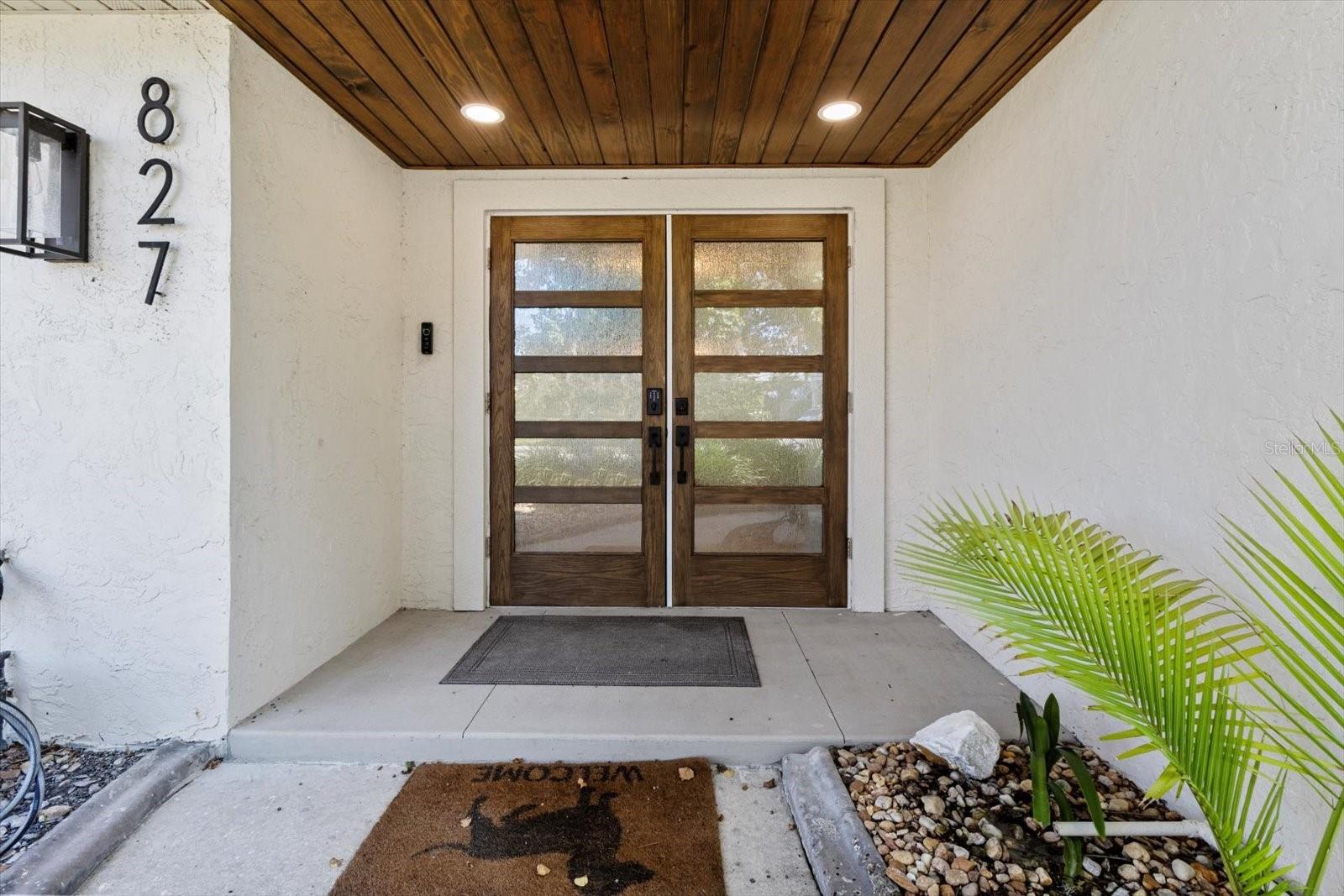 Listing photo id 3 for 827 Kings Bay Drive